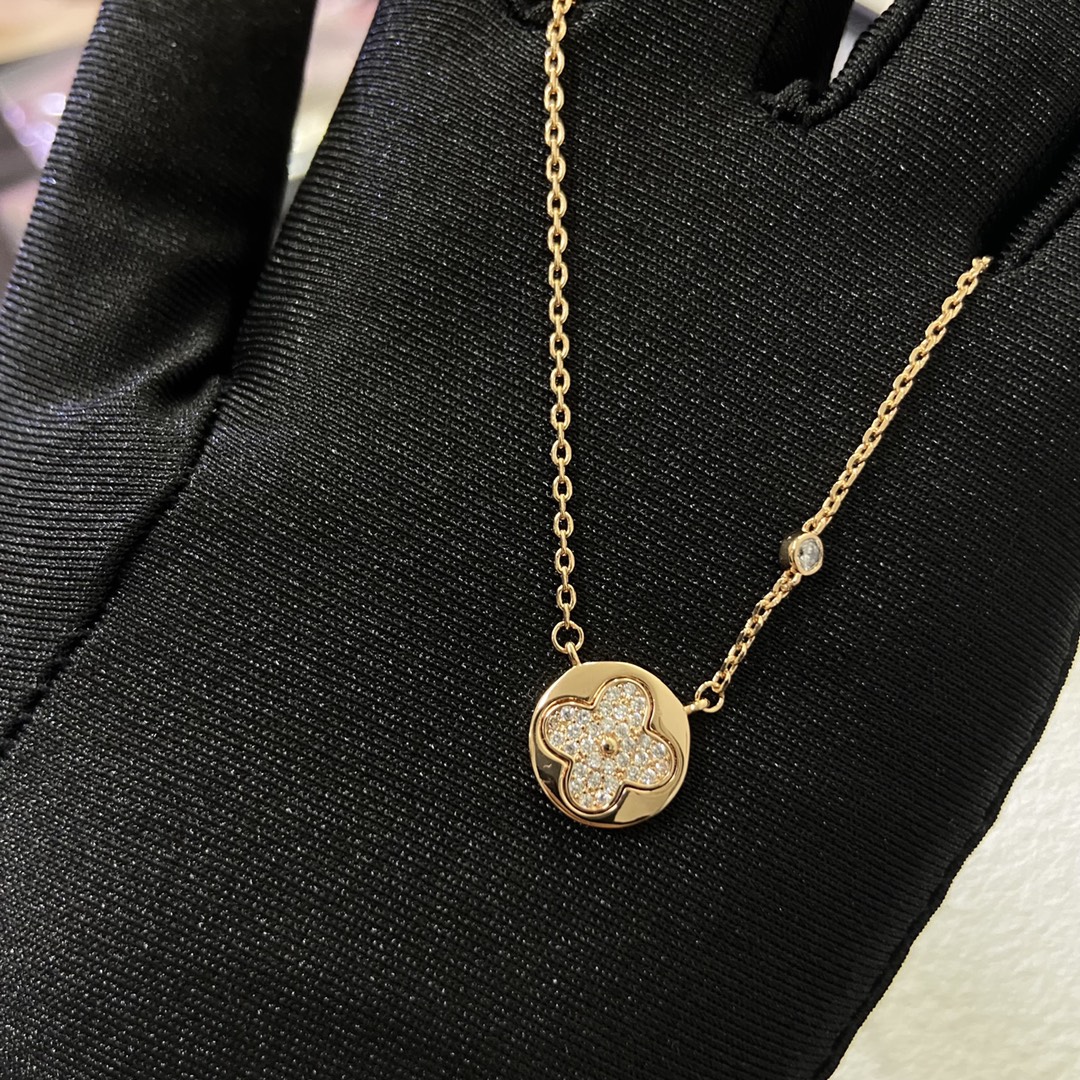 replica Louis Vuitton Diamond Round Sun Blossom Pendant Necklace in Yellow Gold - H Lin Jewelry