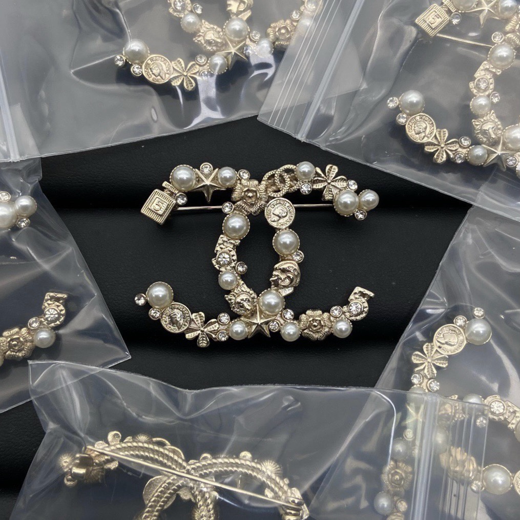 replica Chanel NO.5 Perfume Bottle Clover Starfish Pearl CC Brooch - H Lin Jewelry