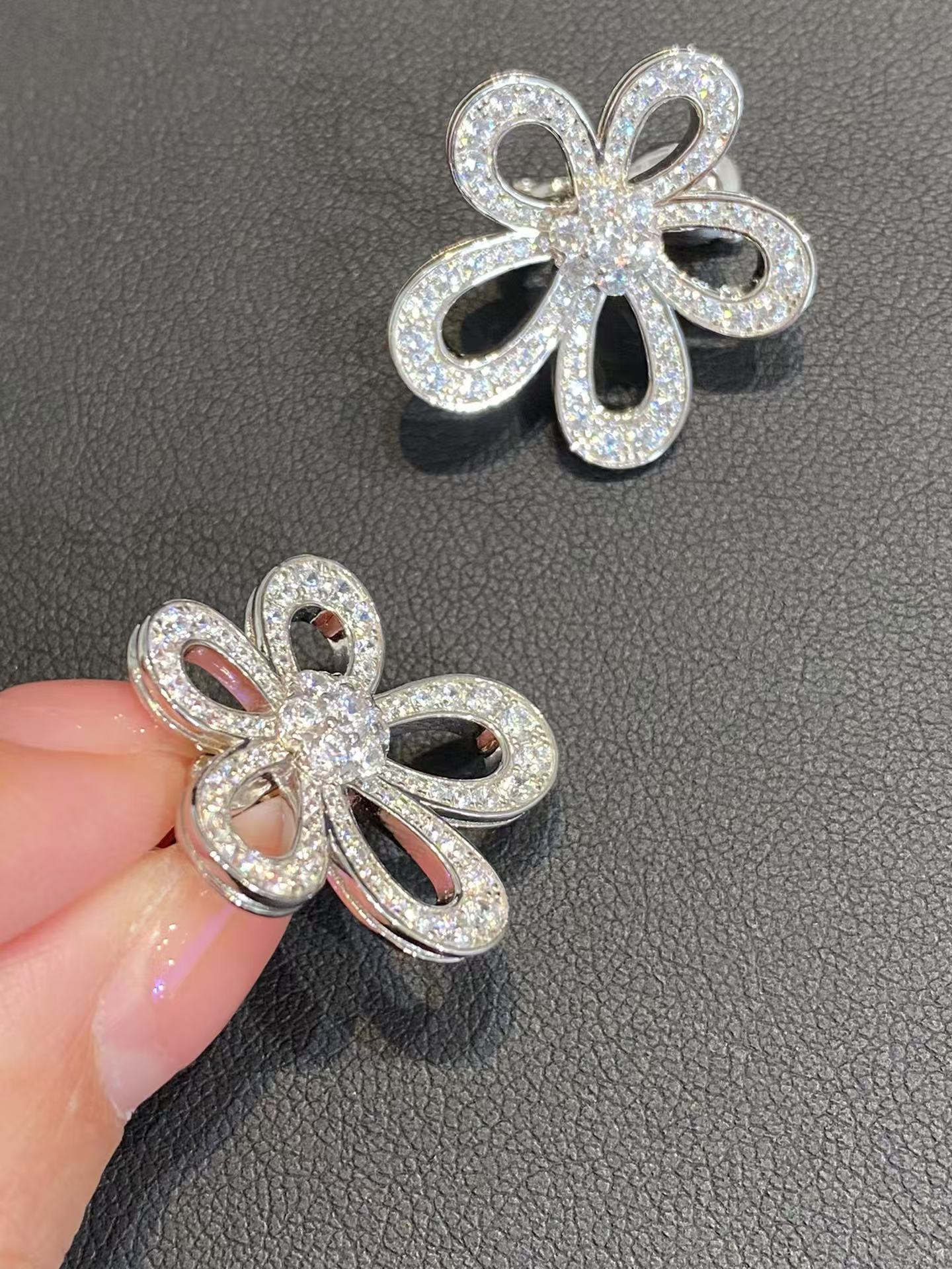 replica Van Cleef & Arpels Flowerlace Earrings - H Lin Jewelry