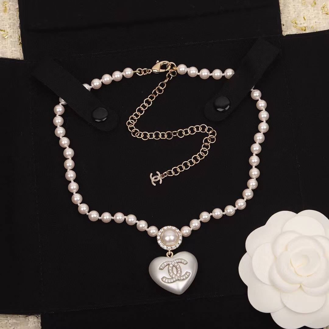 replica Chanel Princess Style Heart Pendant Pearl Necklace - H Lin Jewelry
