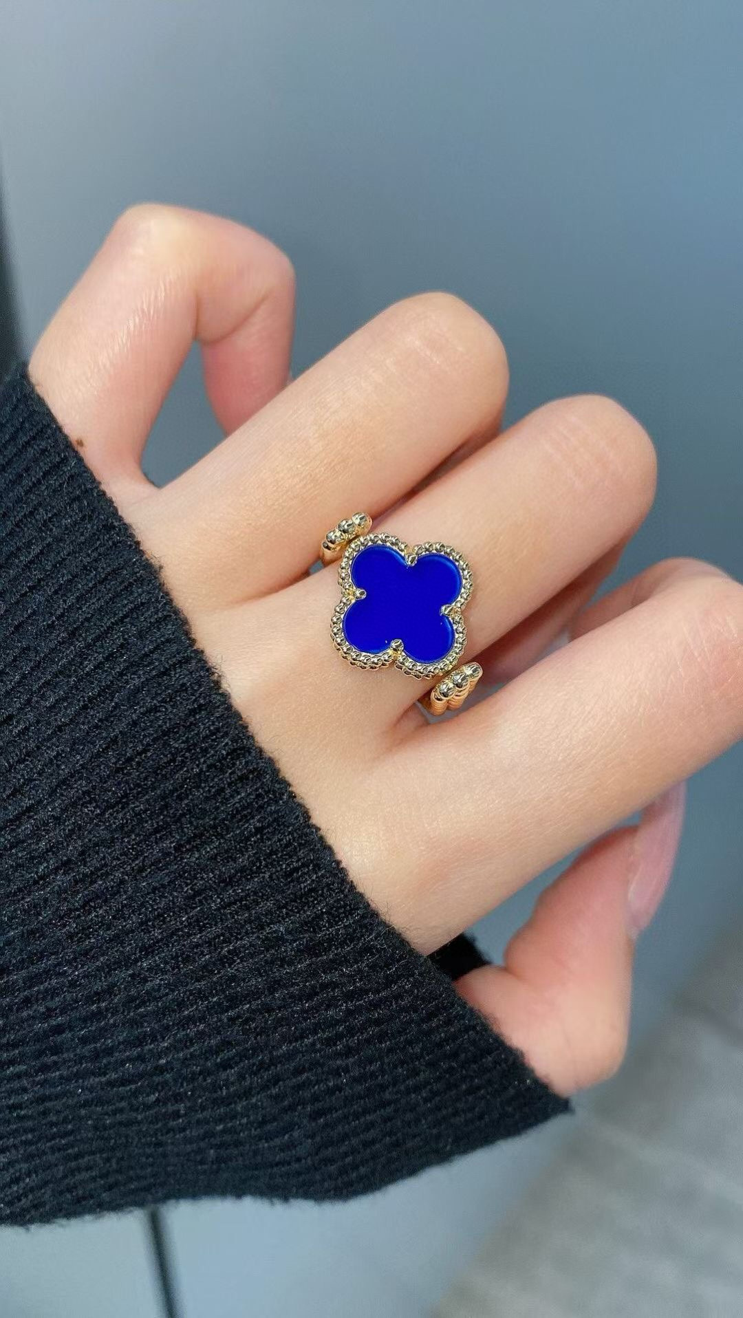 replica Van Cleef & Arpels Vintage Alhambra Reversible Ring, Yellow Gold, Blue Agate, Diamond - H Lin Jewelry