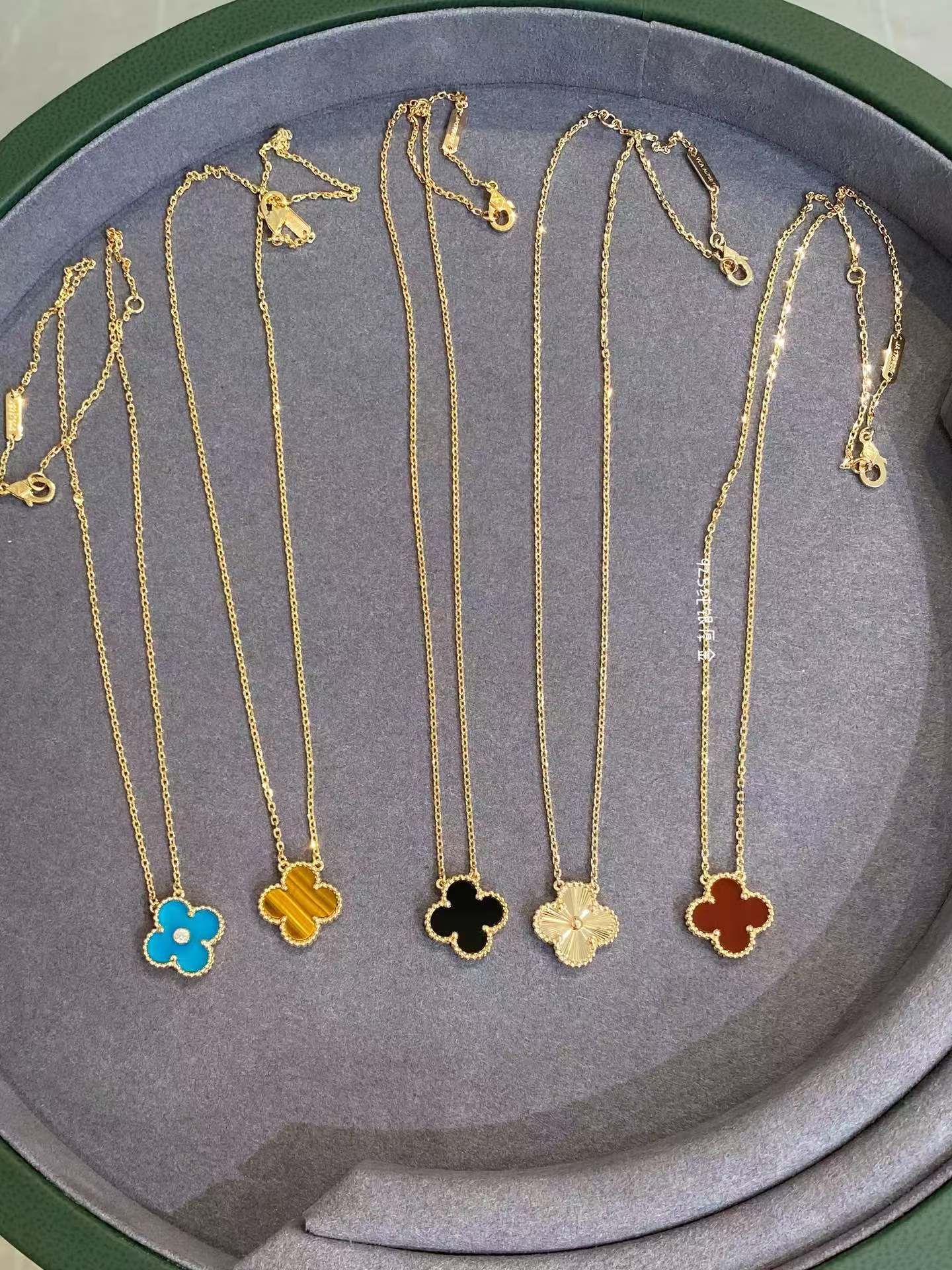replica Van Cleef & Arpels Vintage Alhambra Pendant Necklace - Yellow Gold - H Lin Jewelry