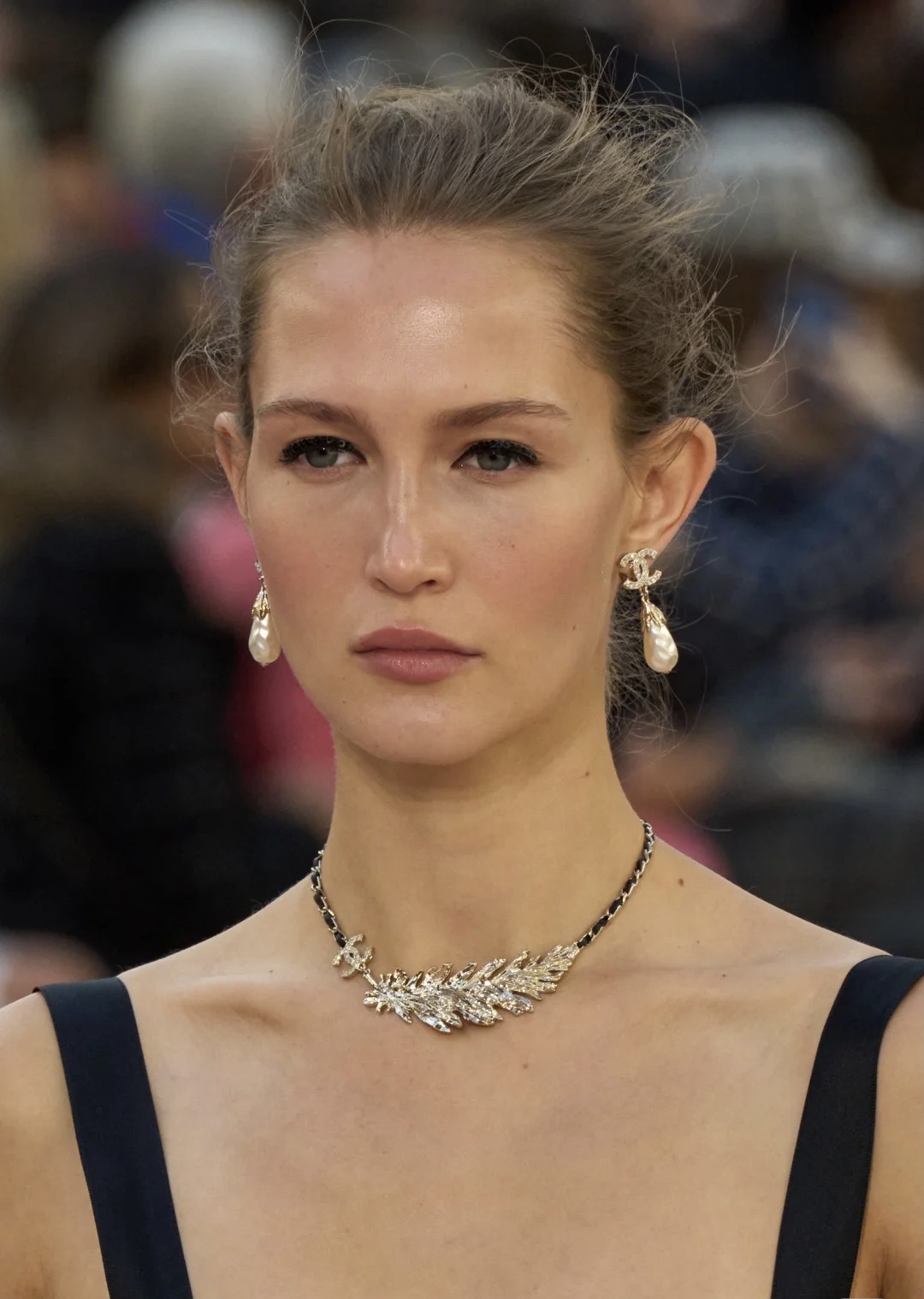 replica Chanel Vintage Baroque Pearl Dangle Earrings - H Lin Jewelry