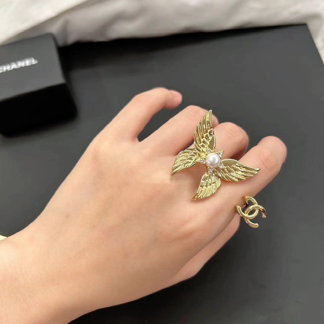 replica Chanel Butterfly Between Finger Open Ring - H Lin Jewelry