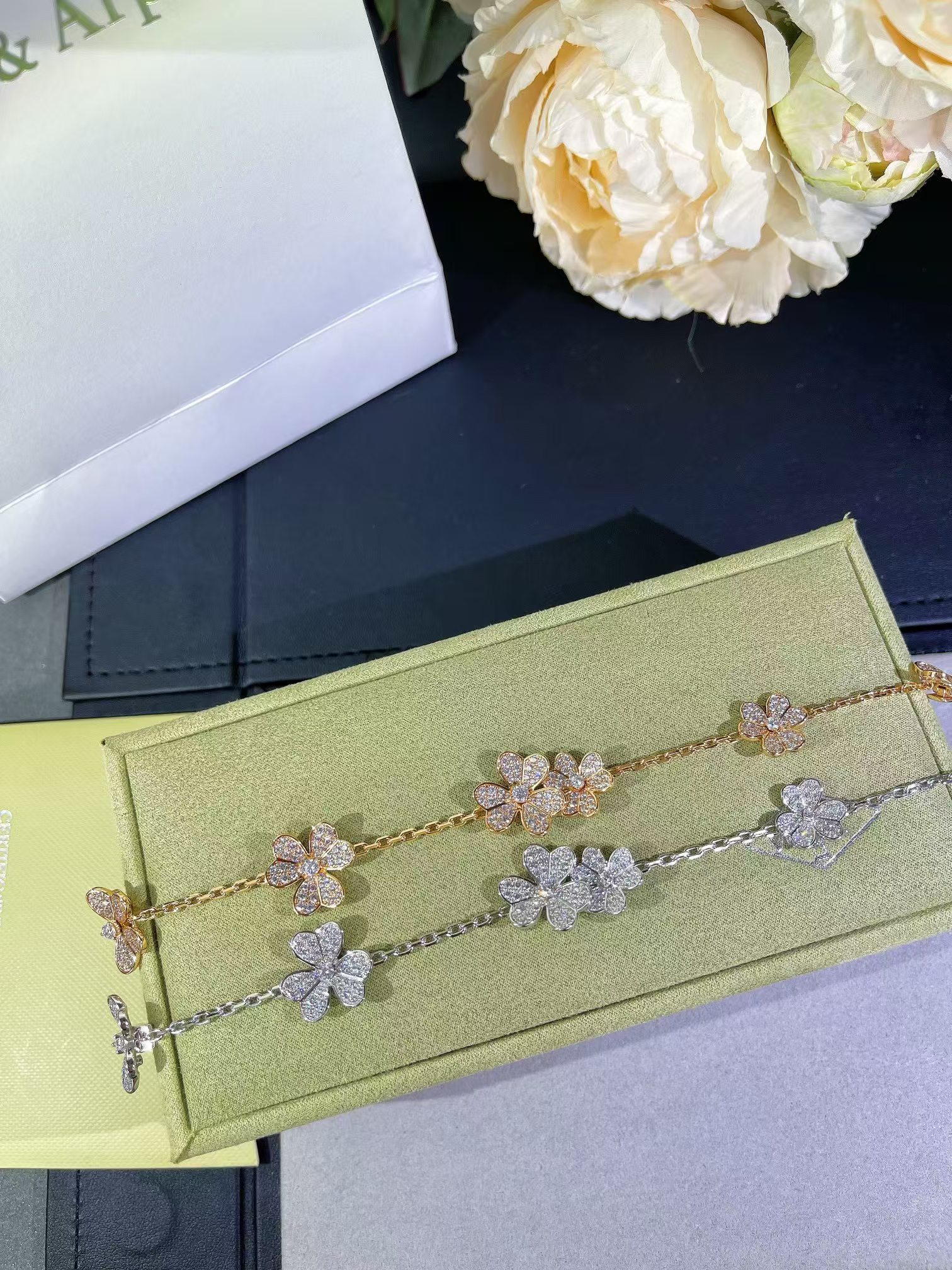 replica Van Cleef & Arpels Frivole Flora Bracelet 5 Flowers - H Lin Jewelry