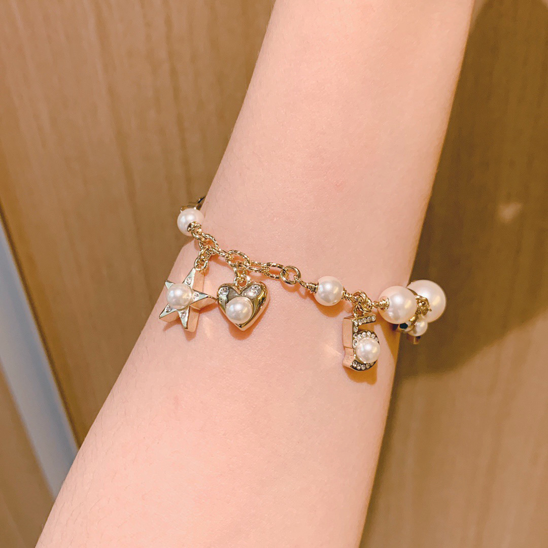 replica Chanel Chain Pearl Bracelet with Star Heart NO.5 CC Charms - H Lin Jewelry