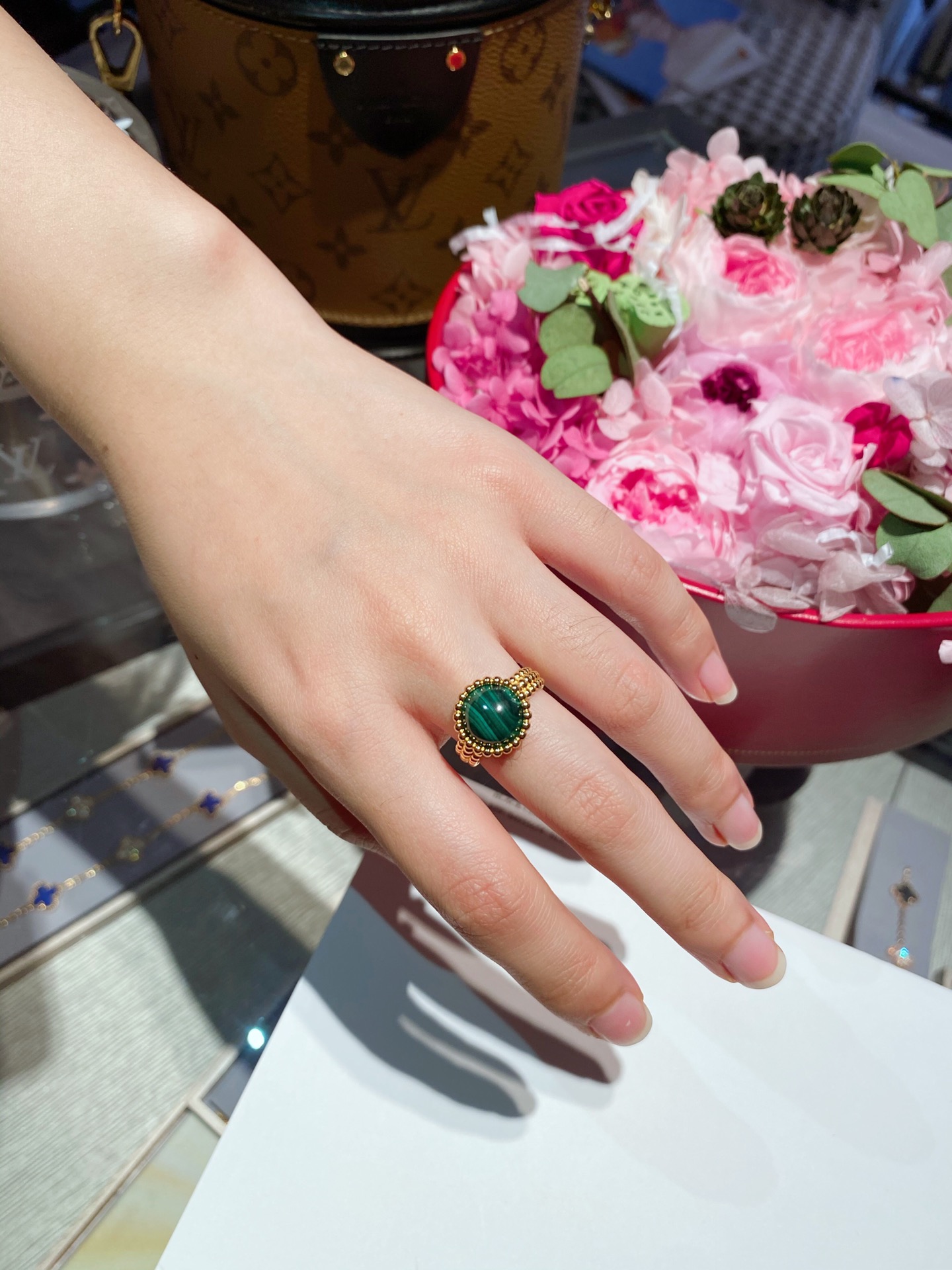 replica Van Cleef & Arpels Yellow Gold Malachite Perlee Couleurs Ring - H Lin Jewelry