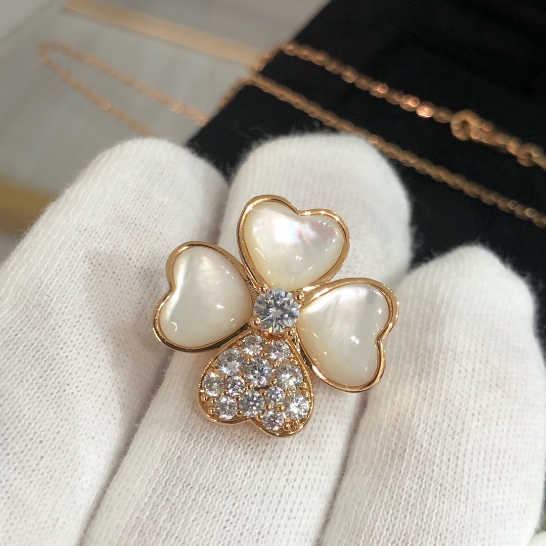 replica Van Cleef & Arpels Clover Detachable Pendant Necklace & Brooch 2-in-1 - H Lin Jewelry