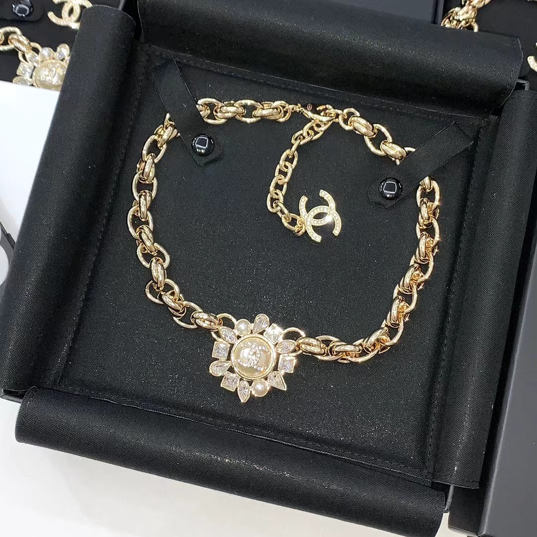 replica Chanel Thick Cuban Chain Flower Pendant Choker Necklace - H Lin Jewelry