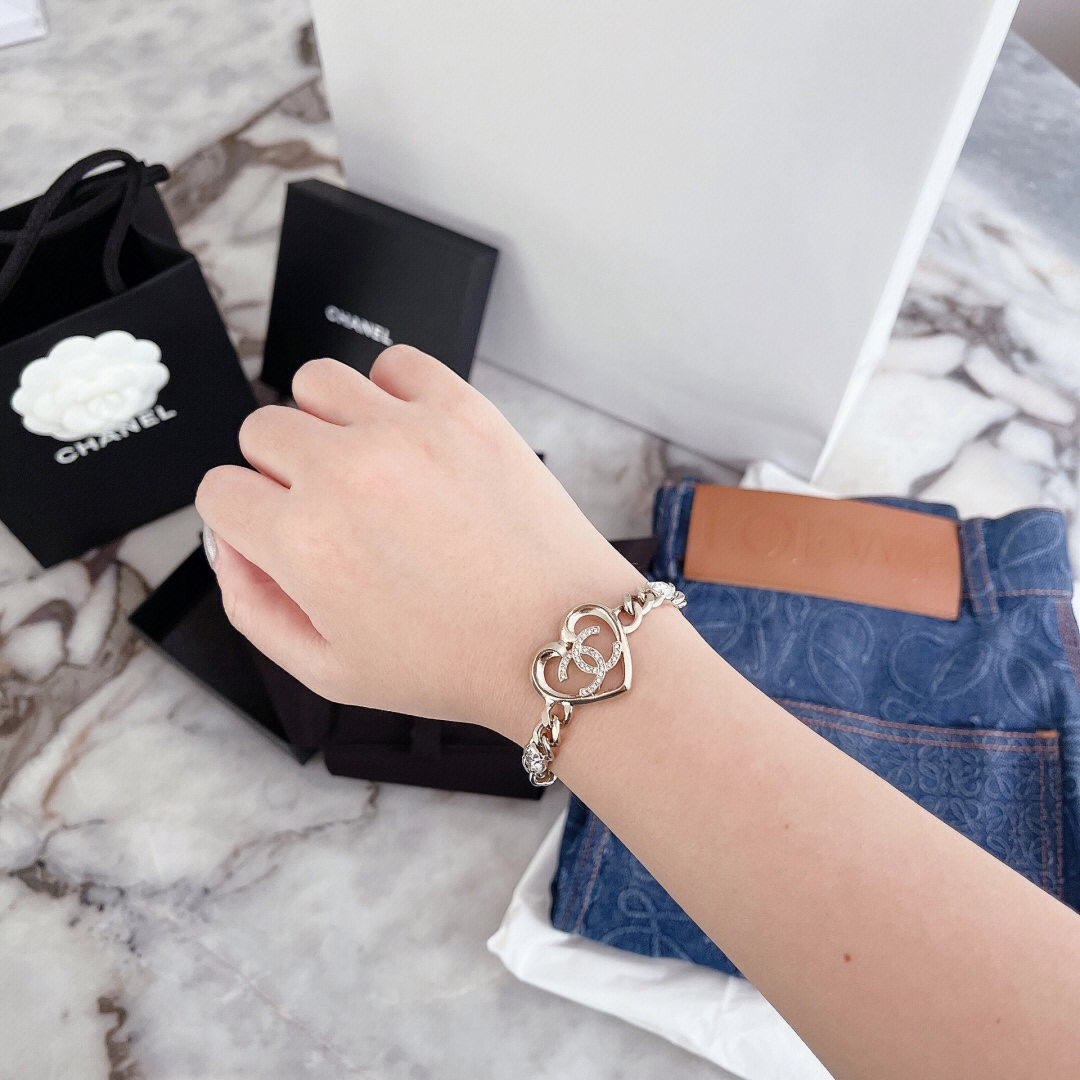 replica Chanel Hollow Heart Chunky Cuban Chain Bracelet - H Lin Jewelry