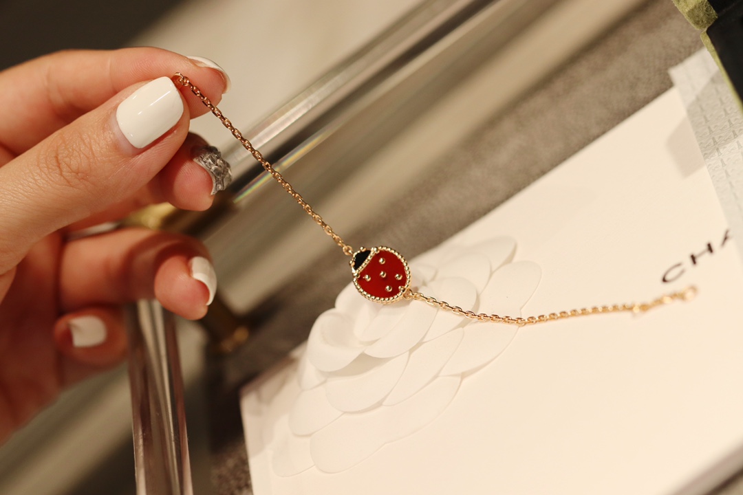 replica Van Cleef & Arpels Fauna Ladybug Lucky Spring Bracelet - H Lin Jewelry