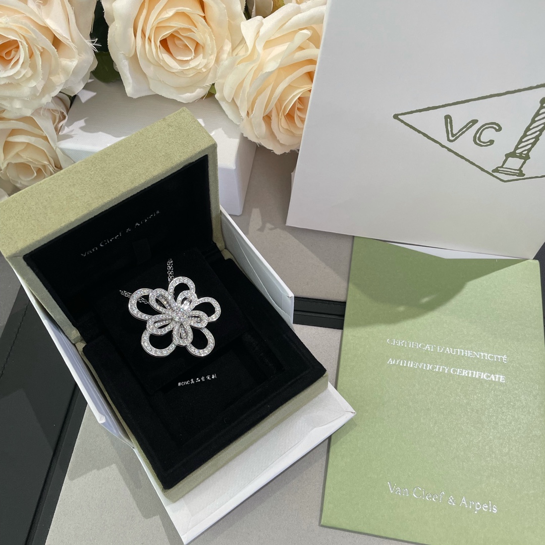 replica Van Cleef & Arpels Hollow Flower Detachable Pendant Necklace & Brooch 2-in-1 - H Lin Jewelry