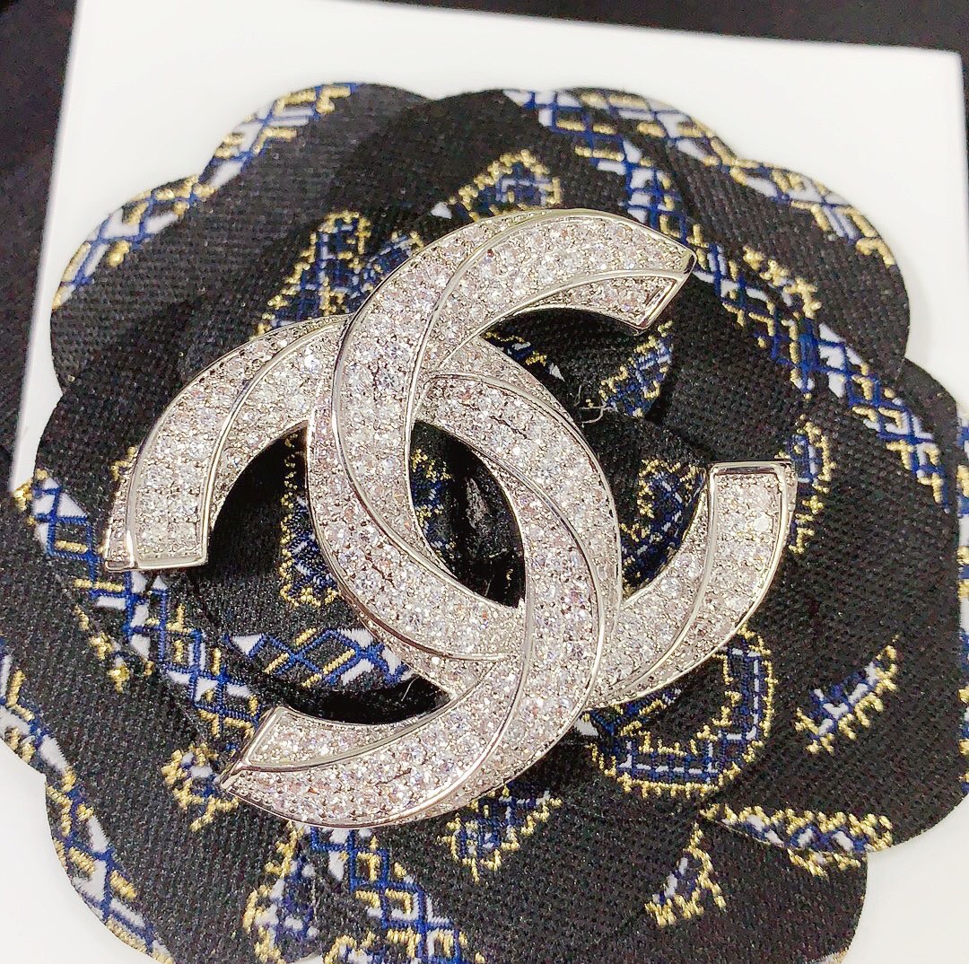 replica Chanel Super Sparkling Diamond Paved Brooch - H Lin Jewelry