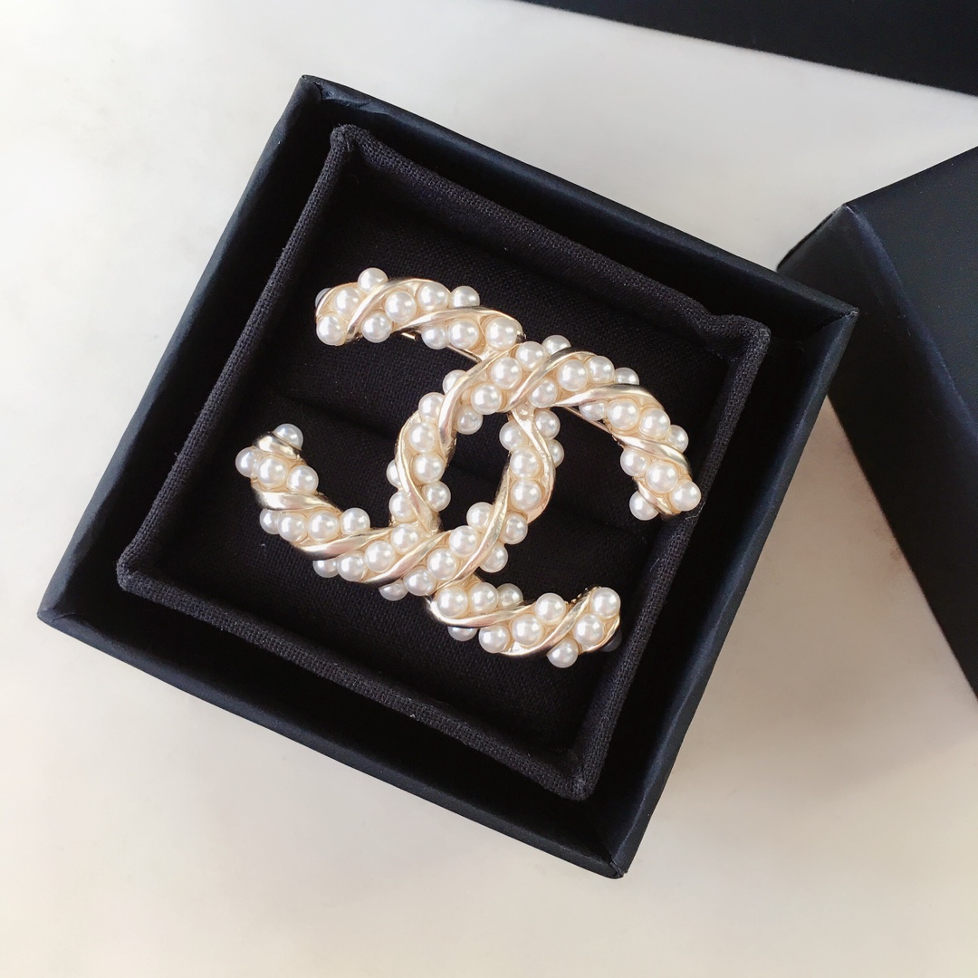 replica Chanel Pearl Wrap Gold Twist CC Brooch - H Lin Jewelry