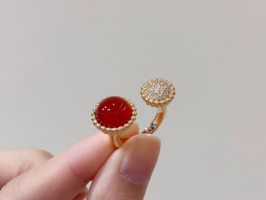 replica Van Cleef & Arpels Perlee Couleurs Between the Finger Ring - H Lin Jewelry
