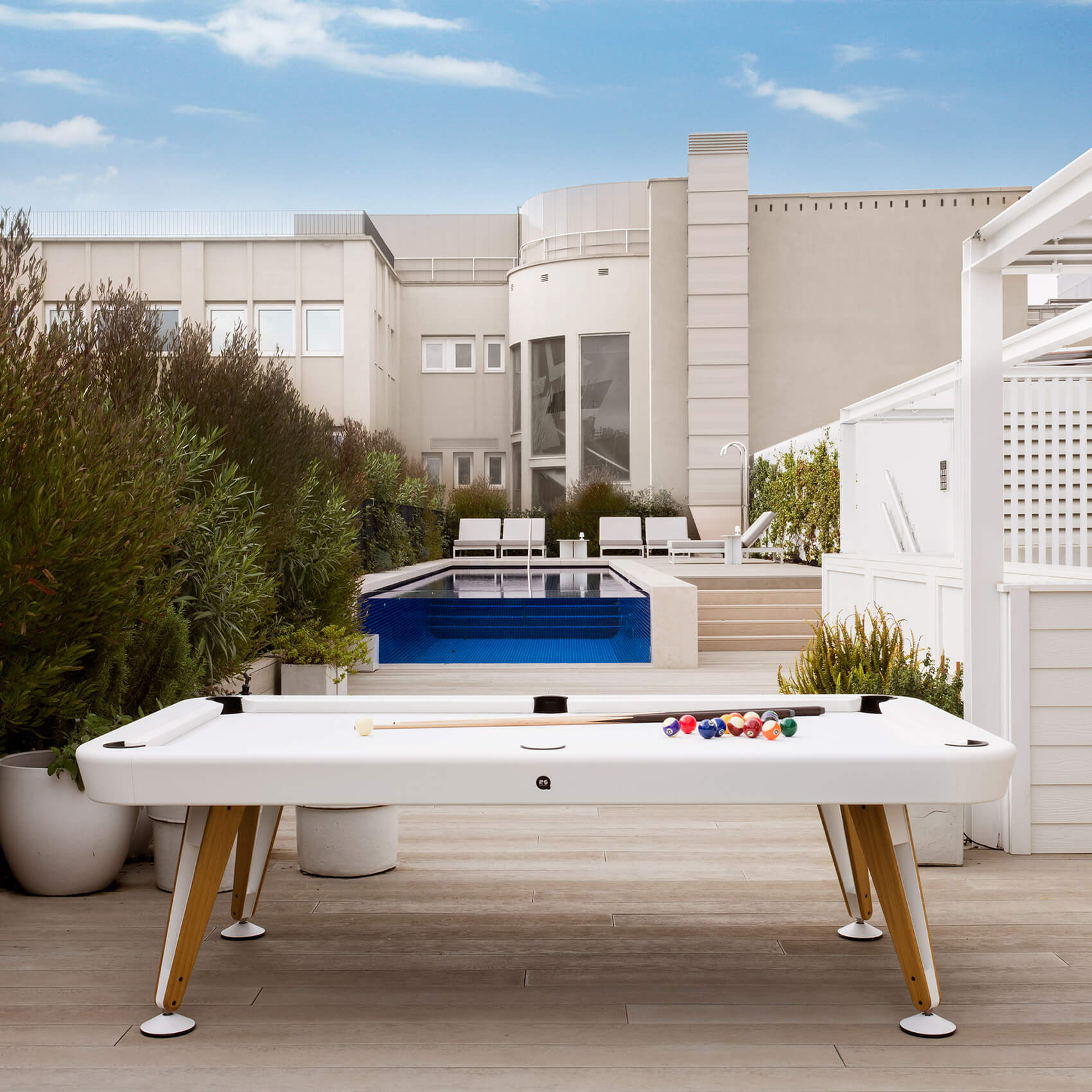 RS Barcelona Diagonal Outdoor American Fibre Bed Pool Dining Table