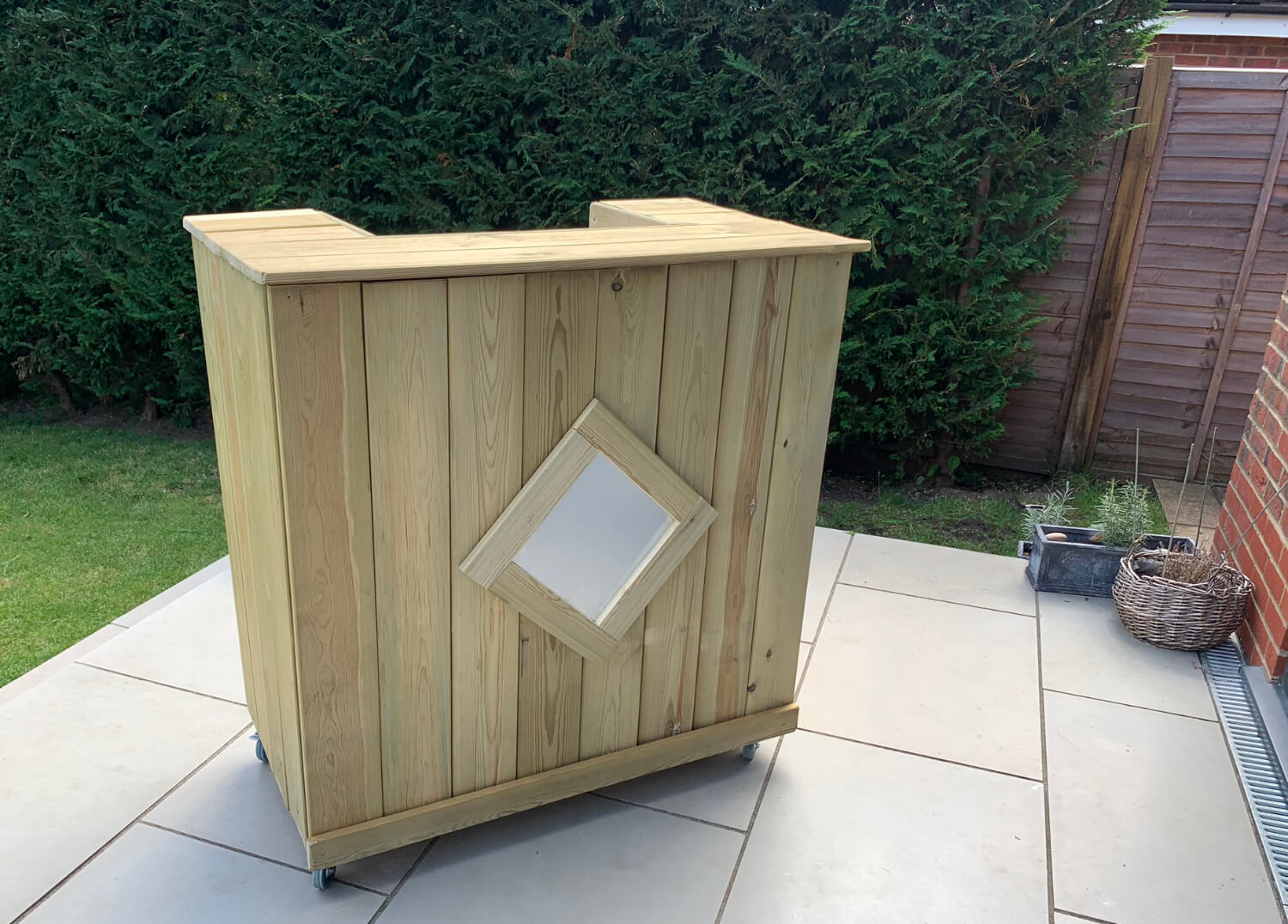 Diamond Outdoor Home Bar