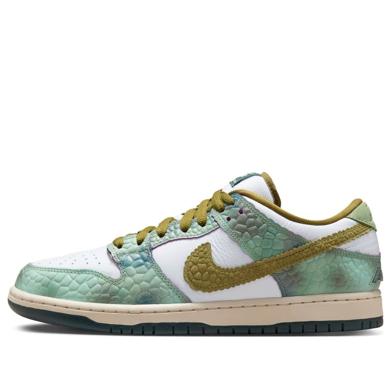 Nike x Alexis Sablone SB Dunk Low  Chameleon - Nike x Alexis Sablone SB Dunk Low  Chameleon - Yeezy Boost 350