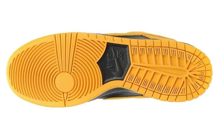 Nike SB Dunk Low Pro  Iowa - Nike SB Dunk Low Pro  Iowa - Yeezy Boost 350