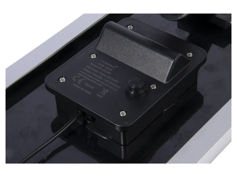 Gartenbrunnen mit LEDs und Solar-Panel