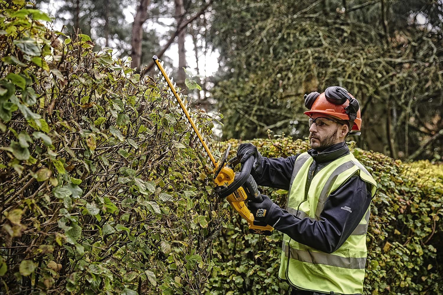 DeWalt Akku-Heckenschere/Strauchschere (18V, 55 cm Schwertlänge, 25 mm Schnittstärke, Lieferung ohne Akku und Ladegerät), ‎DCMHT563N-XJ