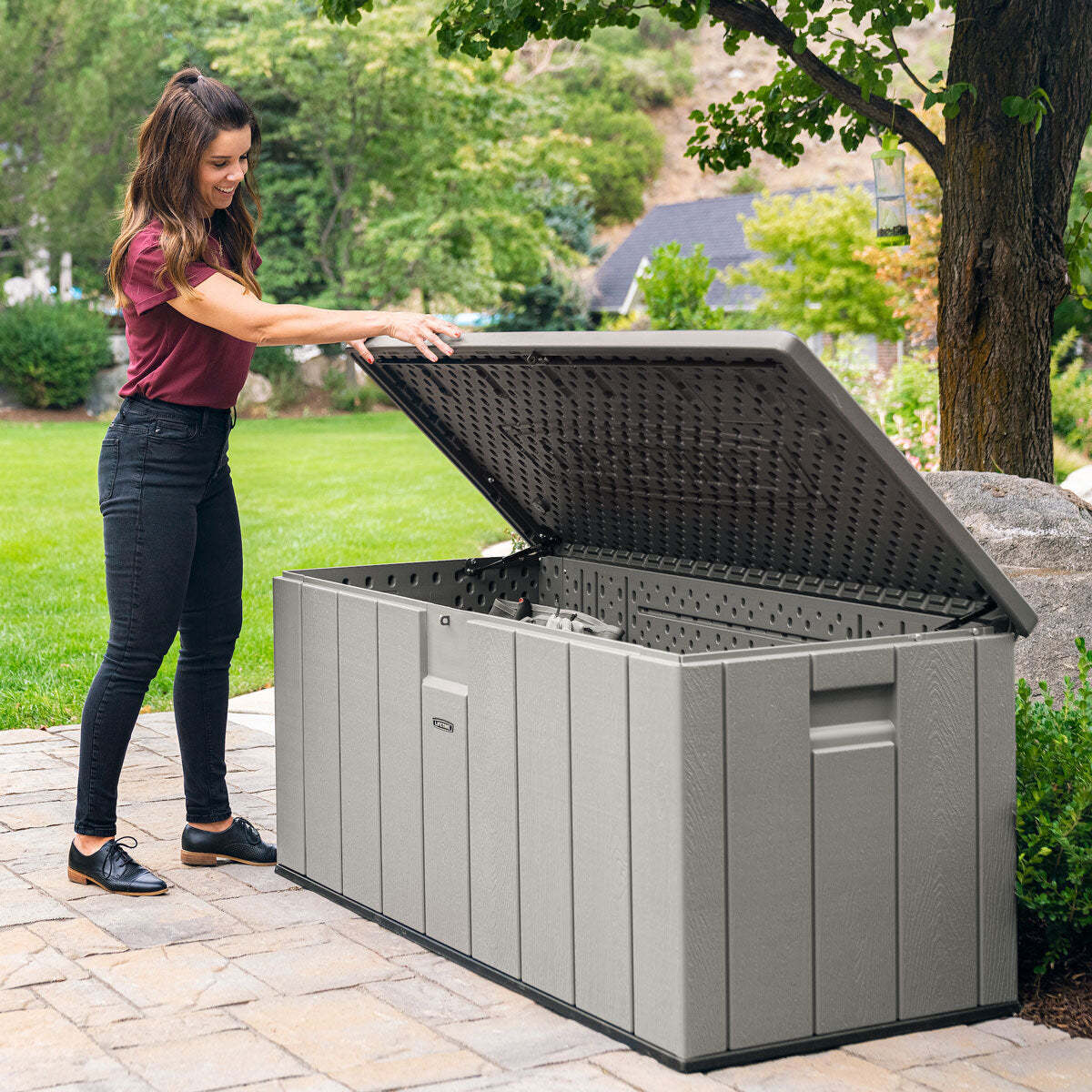 Lifetime 568 Litre Modern Outdoor Storage Deck Box – Model 60384U
