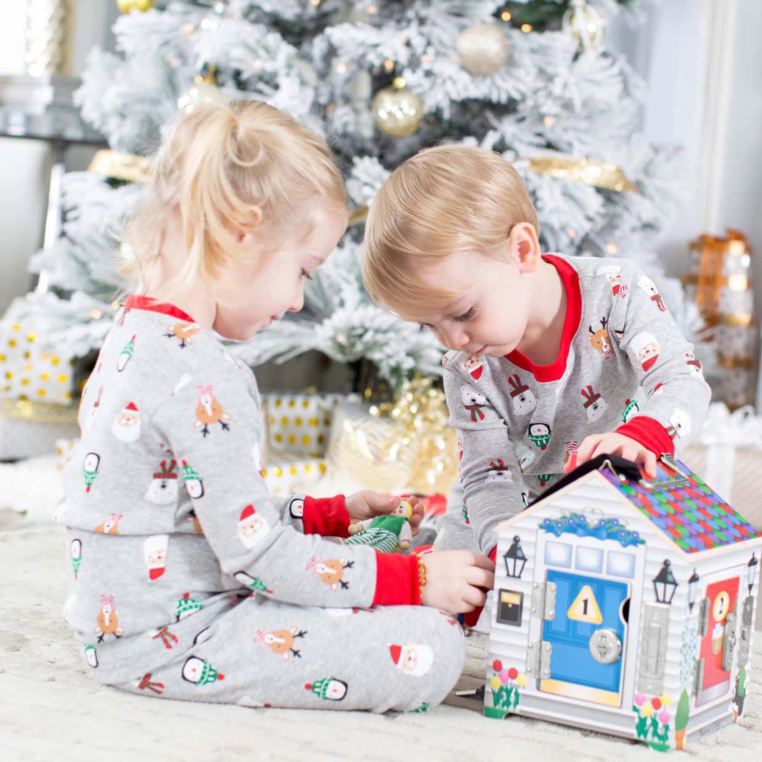 Melissa & Doug Take-Along Wooden Doorbell Dollhouse – Doorbell Sounds, Keys, 4 Poseable Wooden Dolls