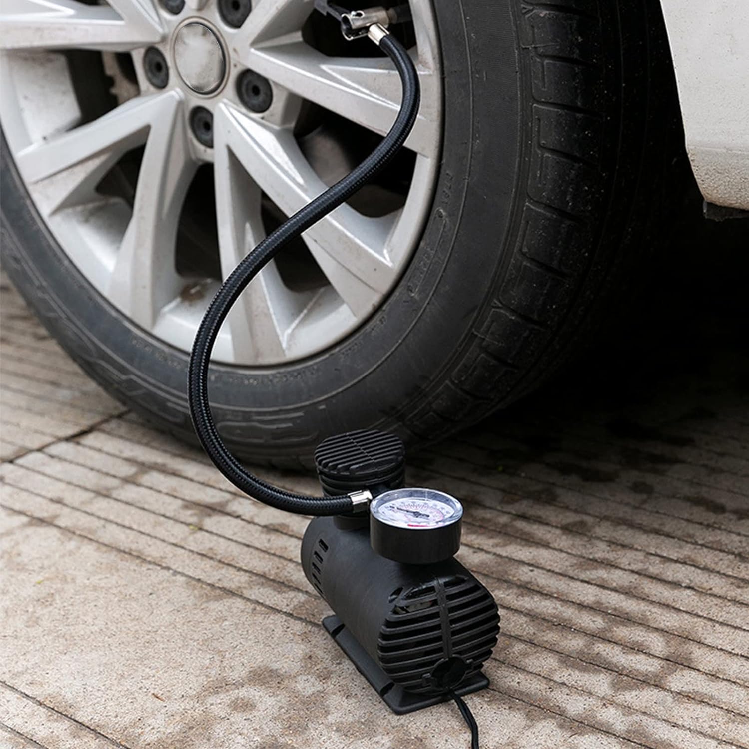 Portable Tire Inflator, 12V Portable Compressor Car Accessories Car Tire Pump with Long Power Cord and Digital Pressure Gauge Air Pump for Car Tires, Bikes, Balls