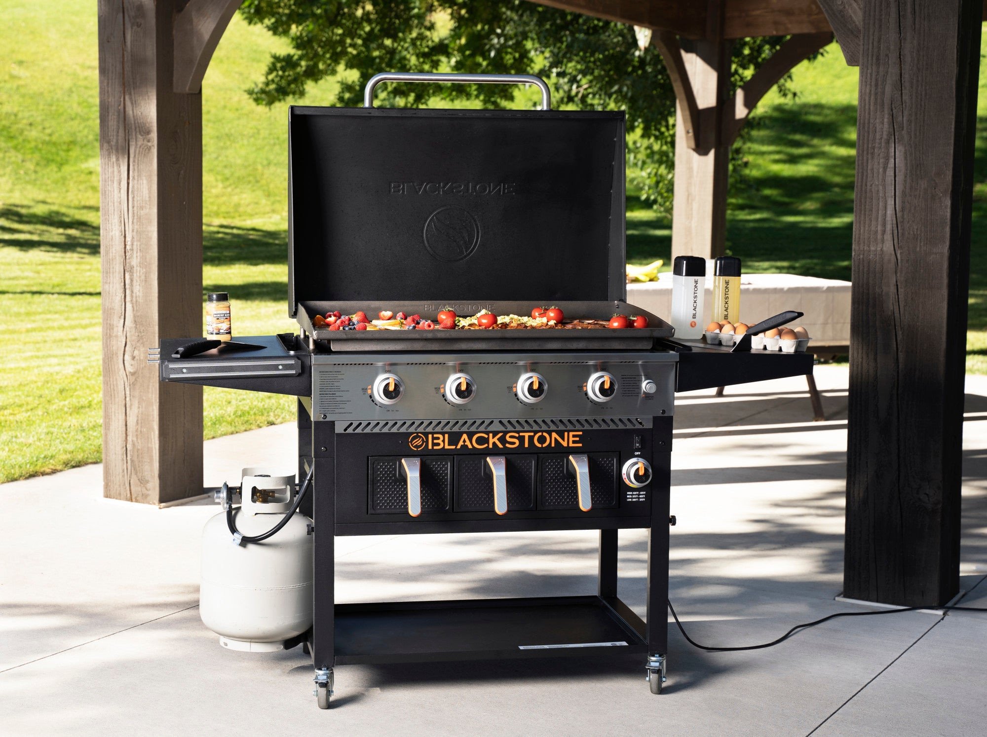 Blackstone 4-Burner 36′′ Griddle with Air Fryer and Hood