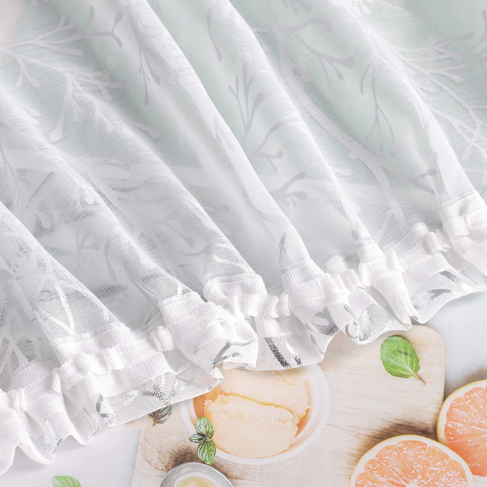 Luxuriöse Vorhänge mit vergoldetem Zweigmuster mit Kräuselband