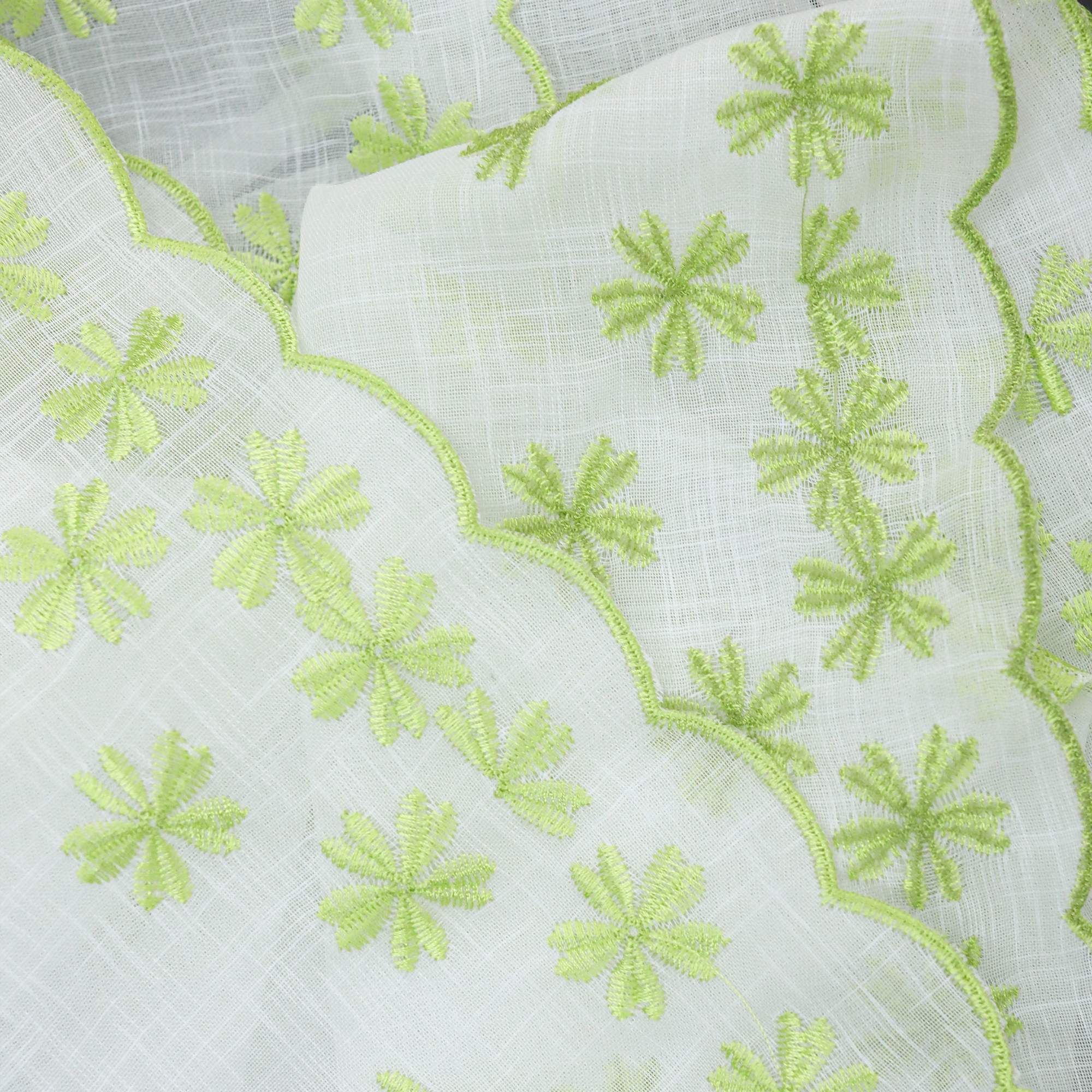 Scheibengardinen mit kleinen Blumenmuster Stickerei im Landhausstil