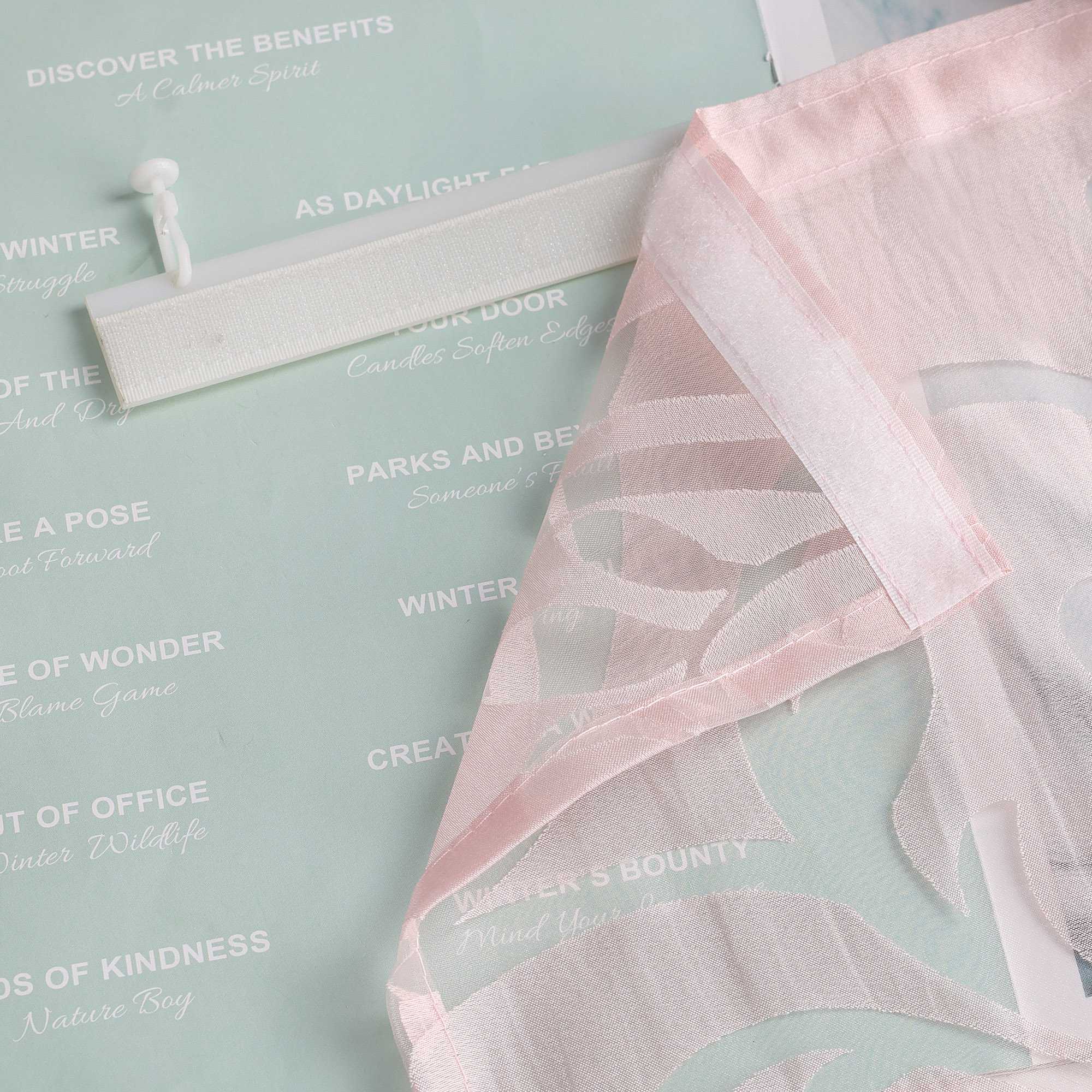 Transparentes Schiebevorhang Set Rosa mit Rankenmuster