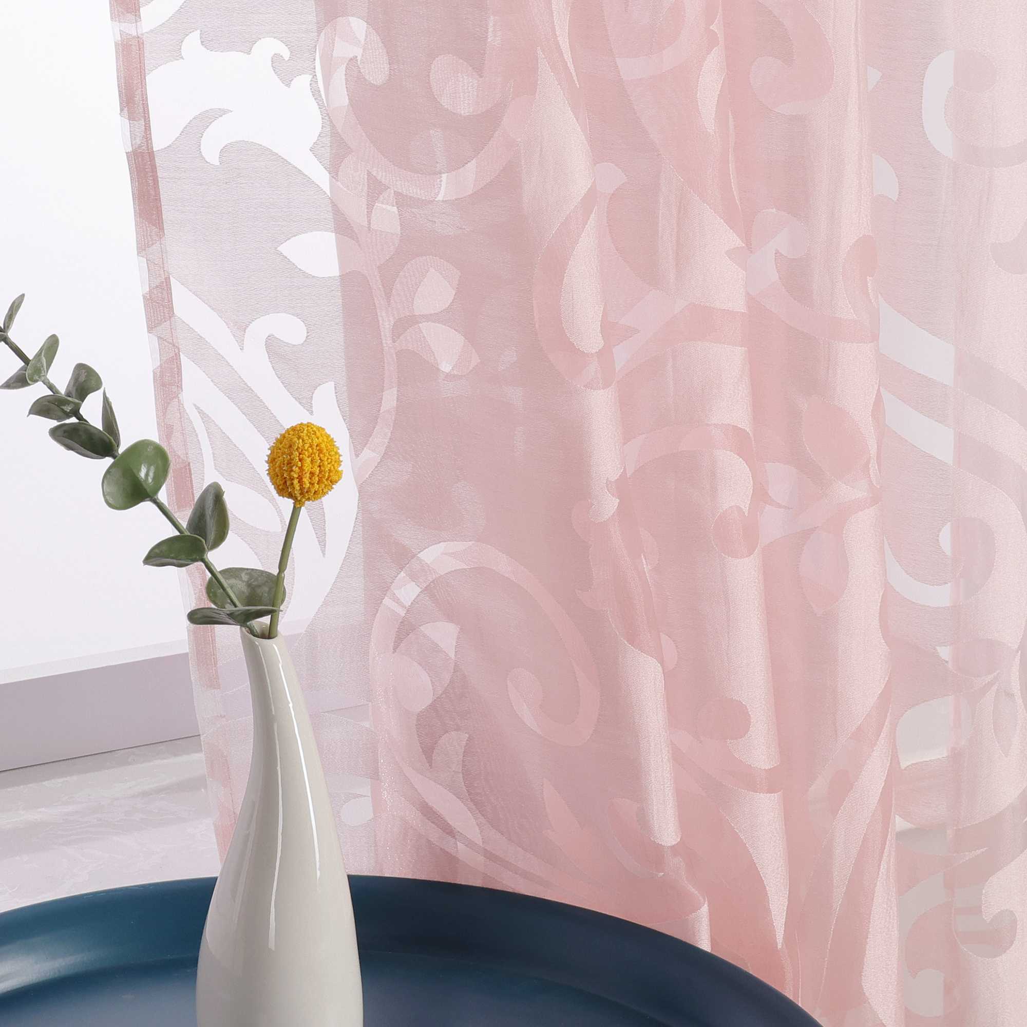 Transparente Vorhang mit Rankenmuster