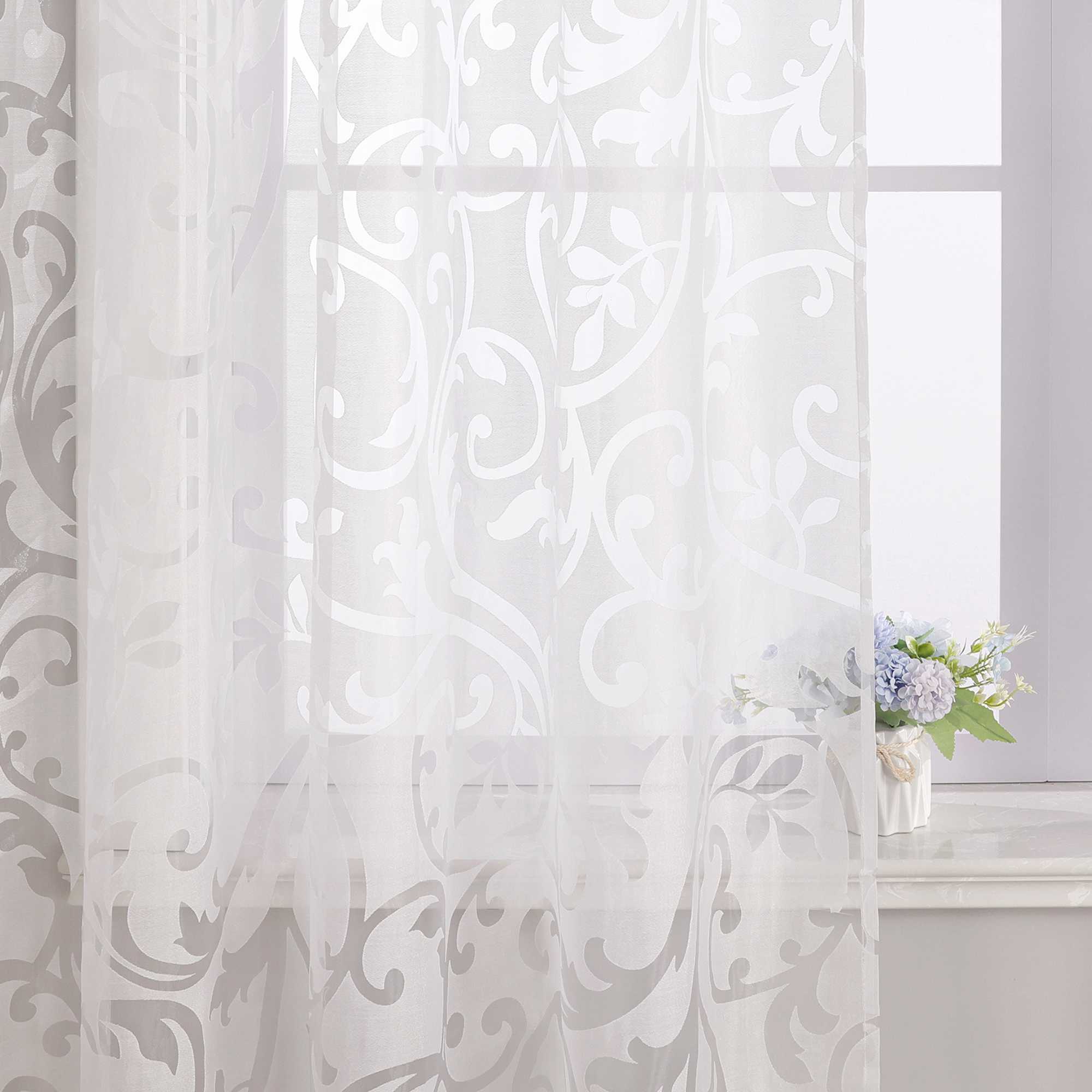 Transparente Vorhang mit Rankenmuster