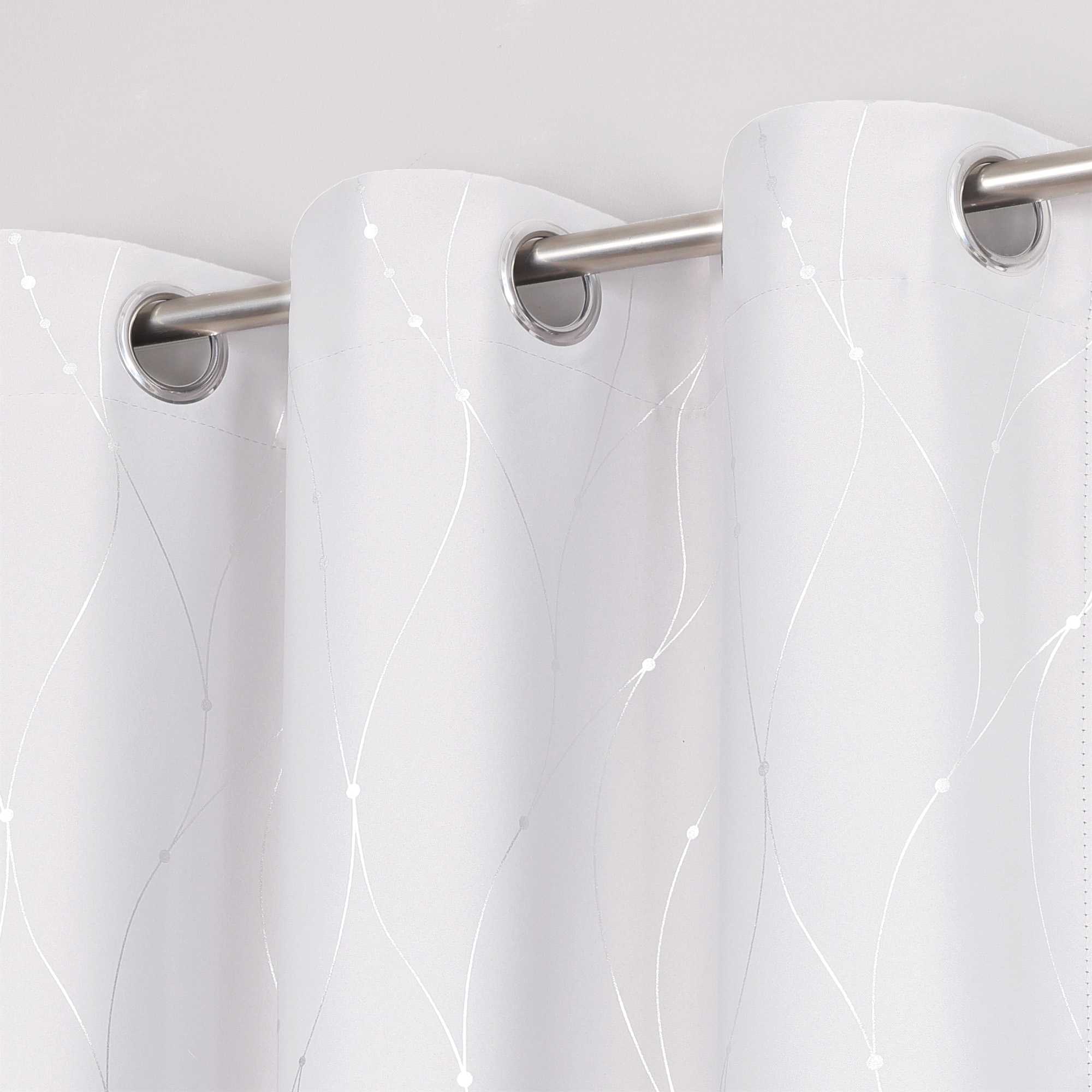 Verdunkelungsvorhang Ösenschal für Schlafzimmer mit silbernen Akzenten