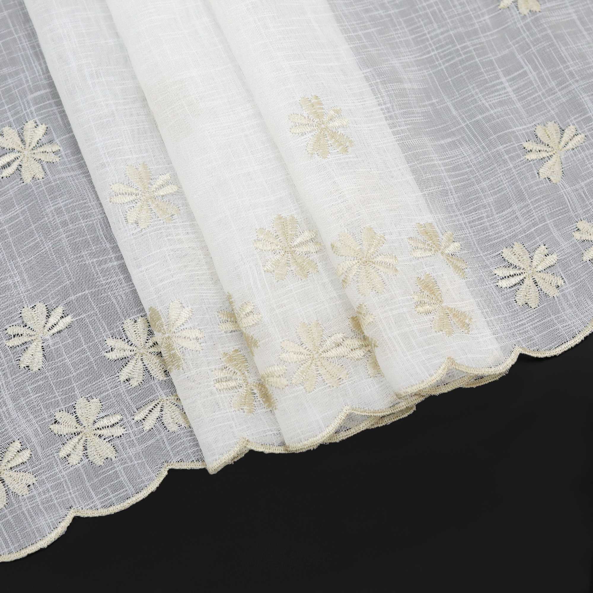 Scheibengardinen mit kleinen Blumenmuster Stickerei im Landhausstil