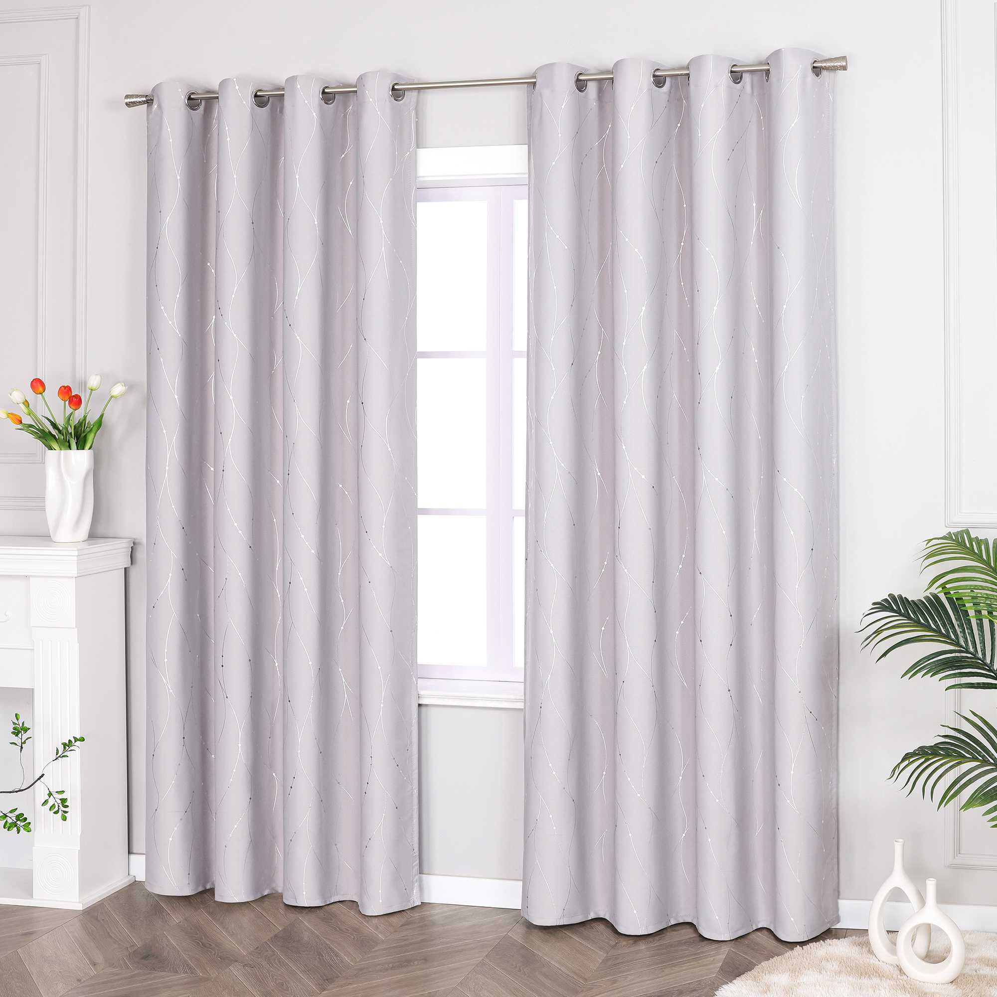 Verdunkelungsvorhang Ösenschal für Schlafzimmer mit silbernen Akzenten