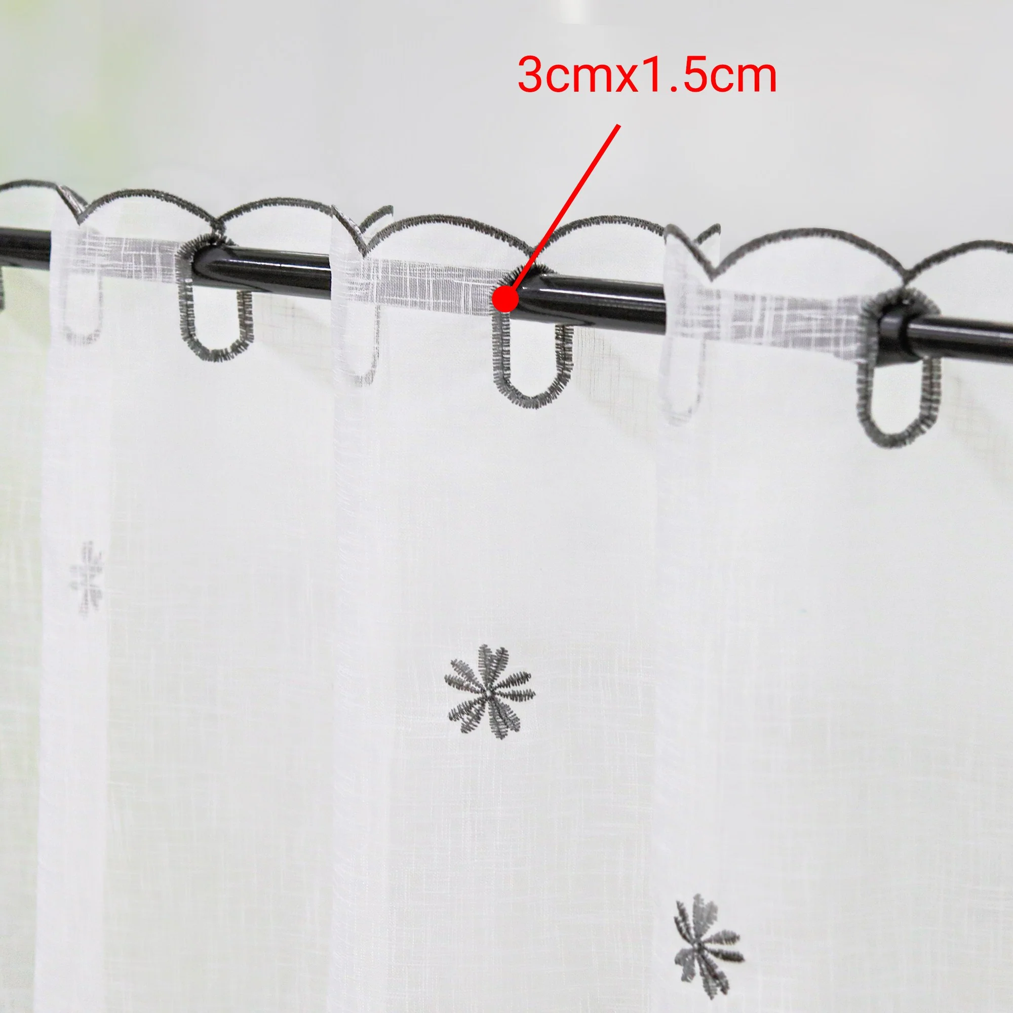 Scheibengardinen mit kleinen Blumenmuster Stickerei im Landhausstil