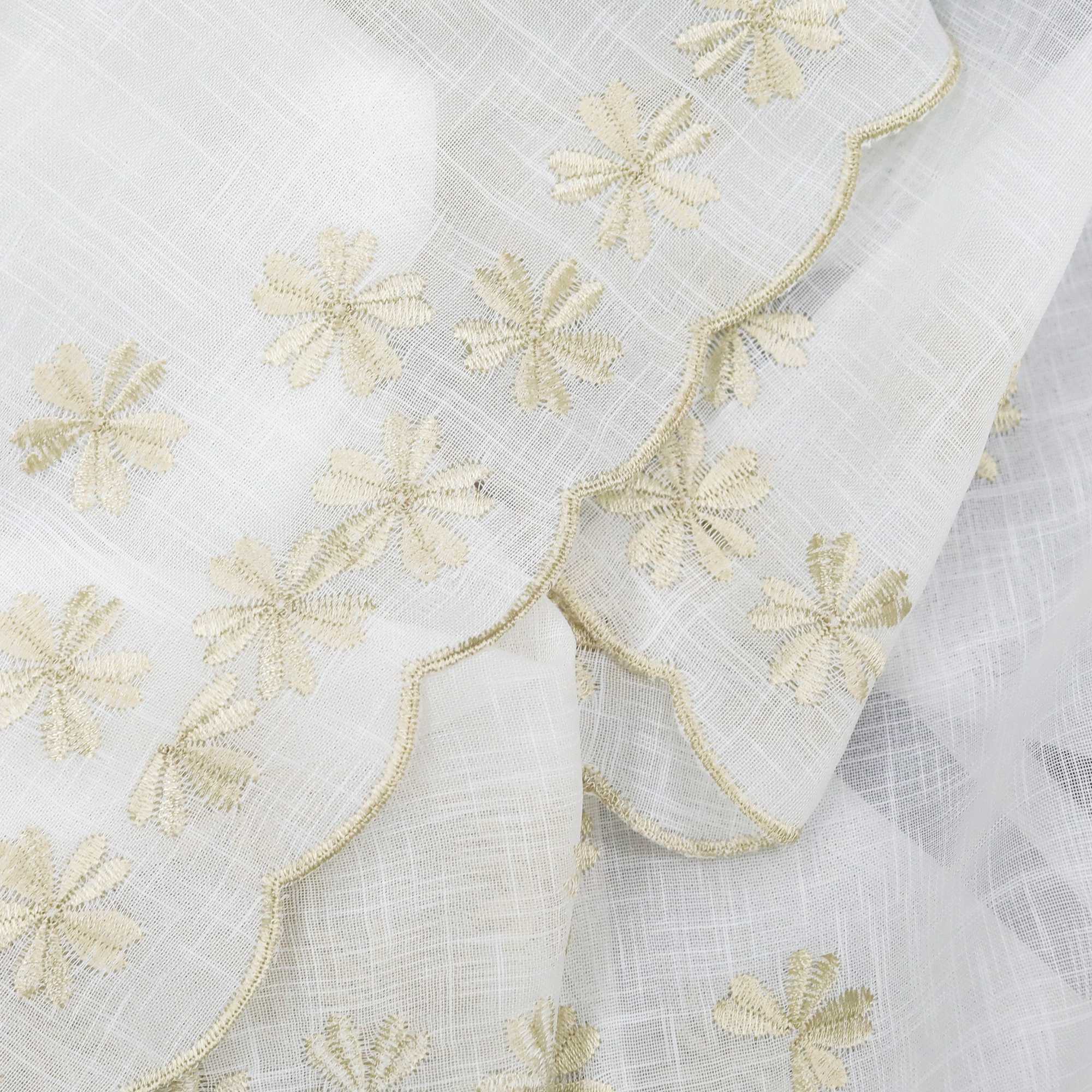 Scheibengardinen mit kleinen Blumenmuster Stickerei im Landhausstil