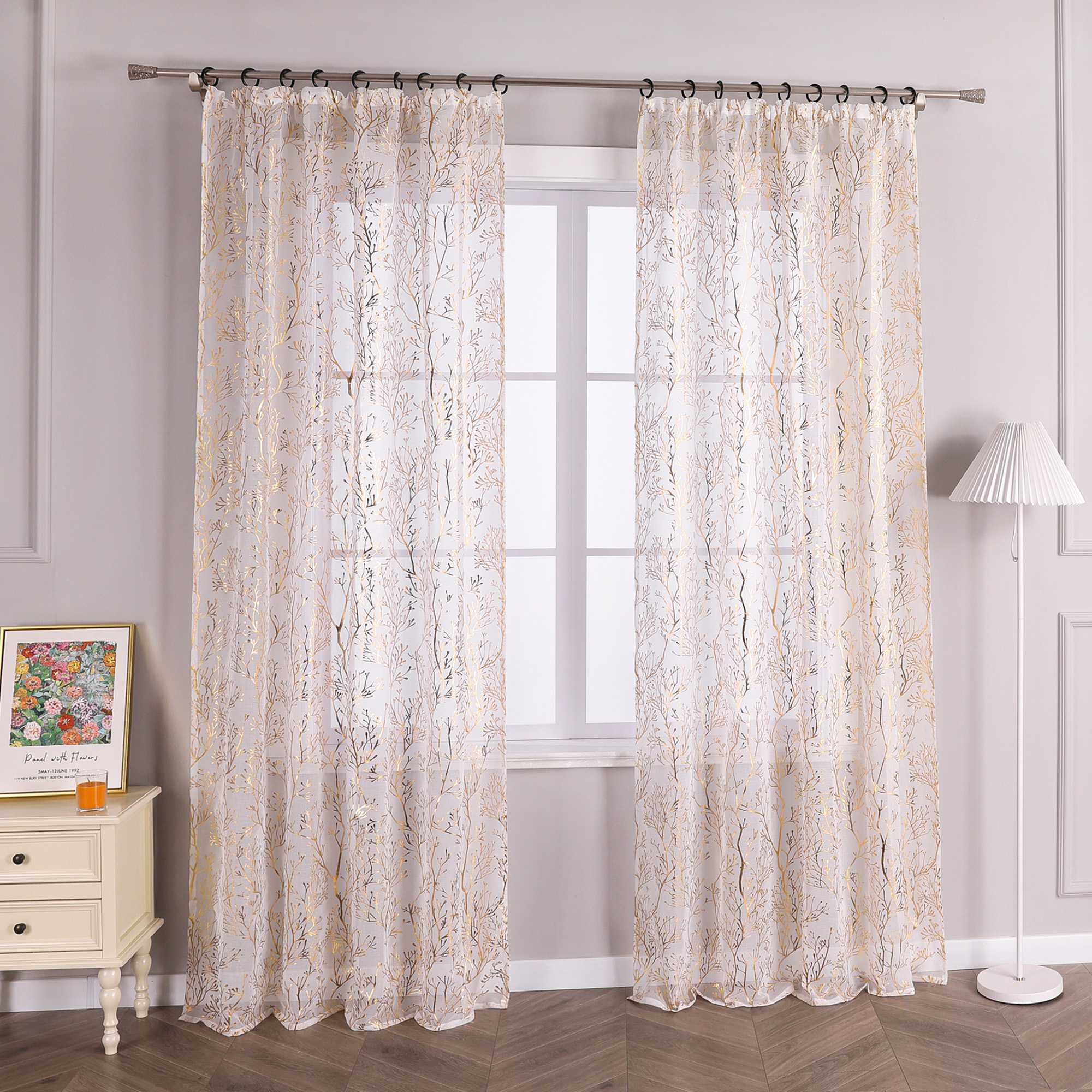 Luxuriöse Vorhänge mit vergoldetem Zweigmuster mit Kräuselband