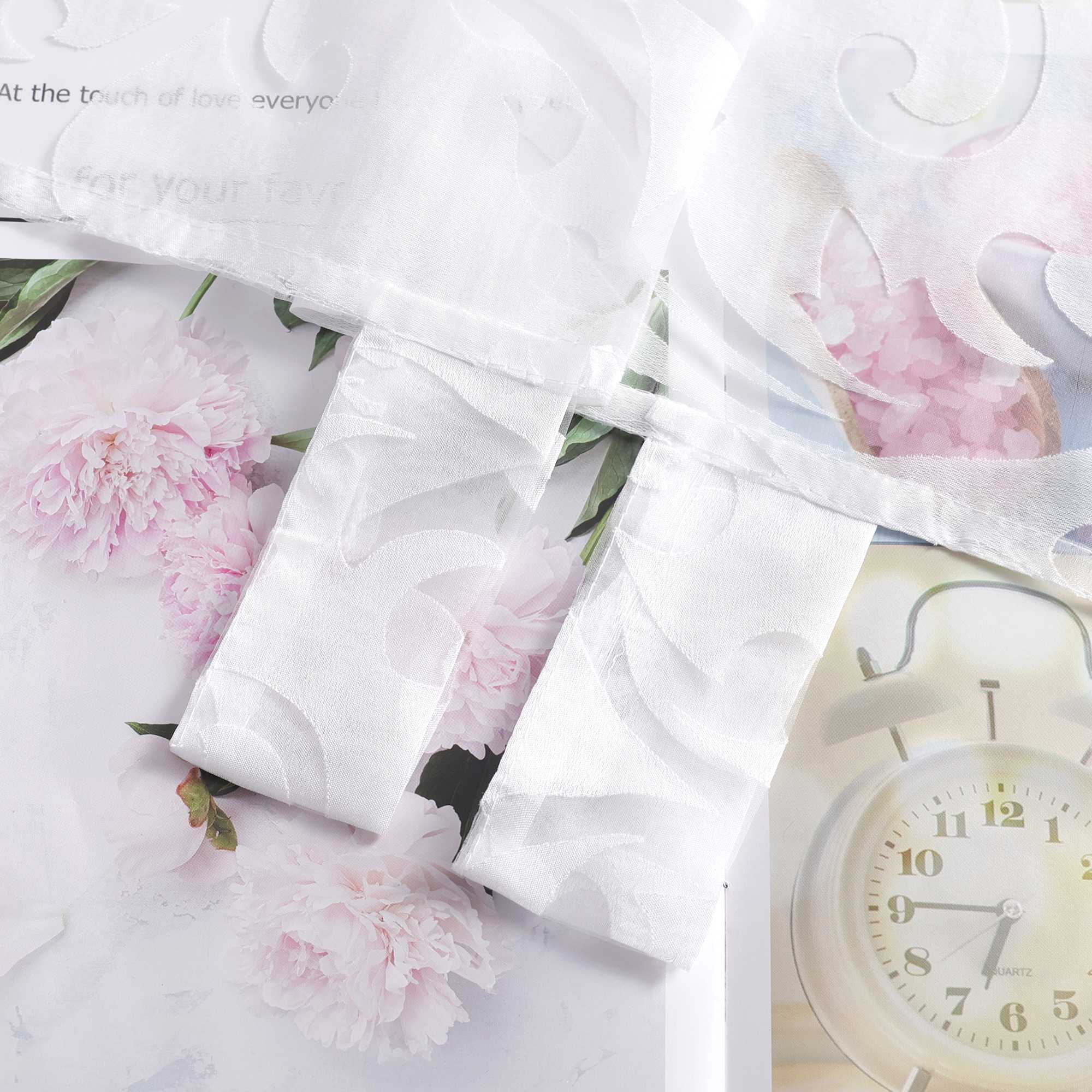 Transparente Vorhang mit Rankenmuster