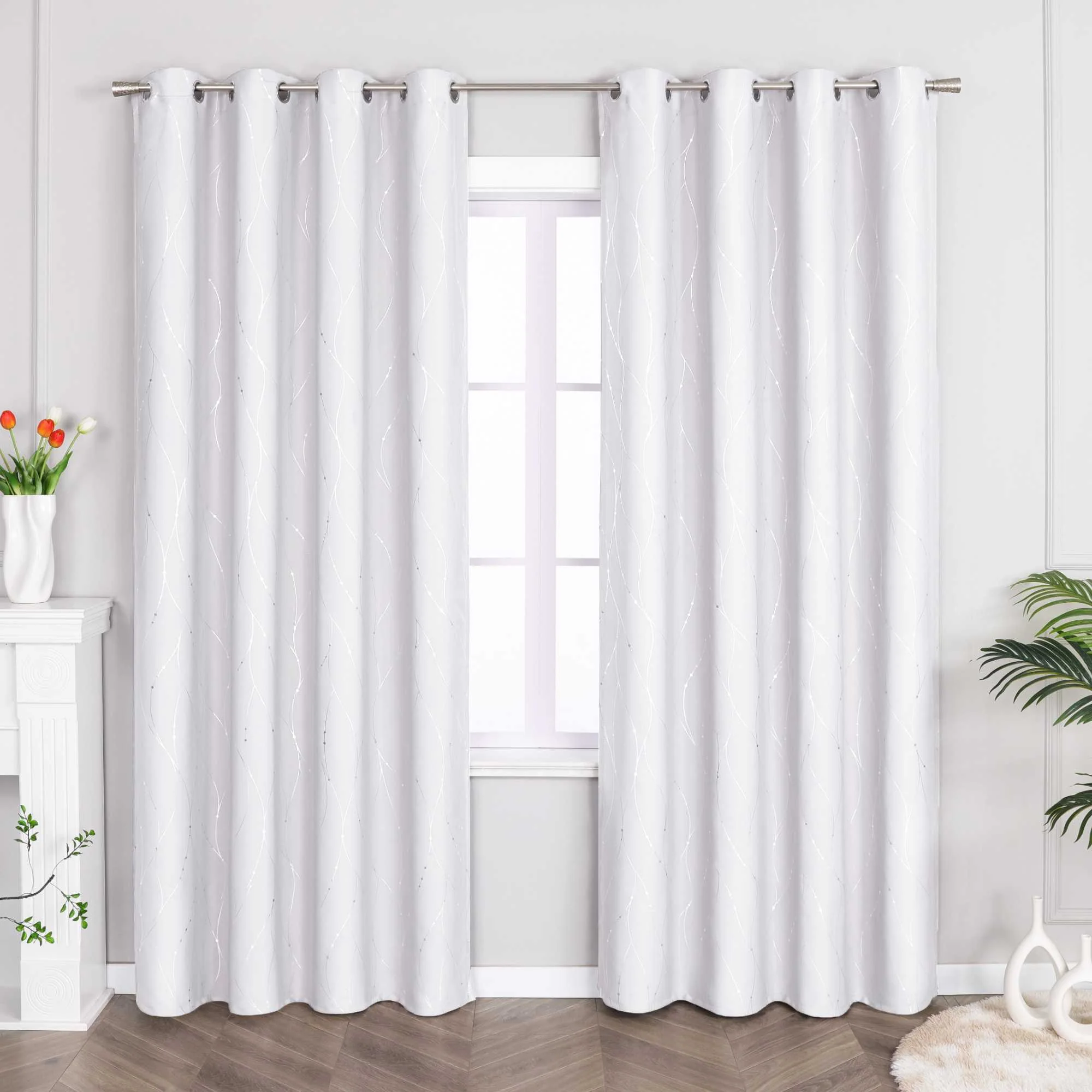 Verdunkelungsvorhang Ösenschal für Schlafzimmer mit silbernen Akzenten