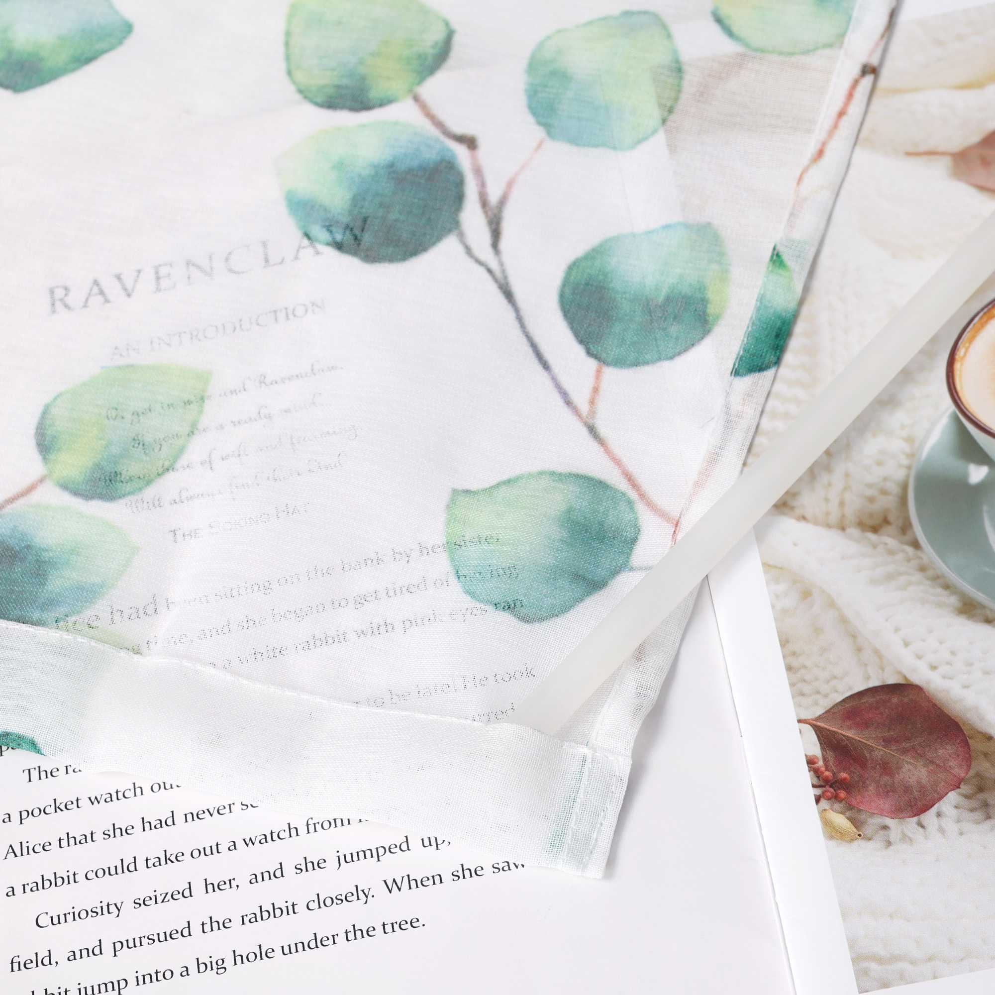 Halbtransparente Schiebegardinen Klettbandschal mit grünem Blättermuster Lichtdurchlässig 2er Set