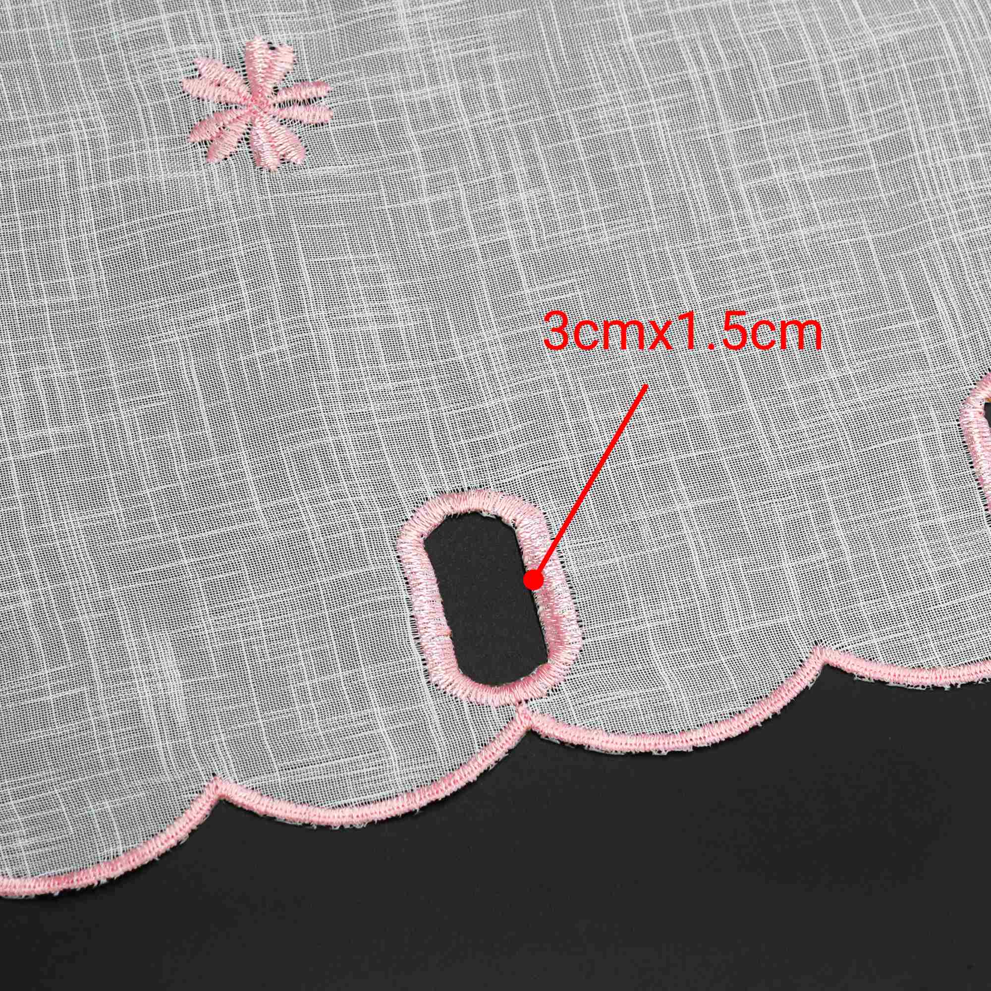 Scheibengardinen mit kleinen Blumenmuster Stickerei im Landhausstil