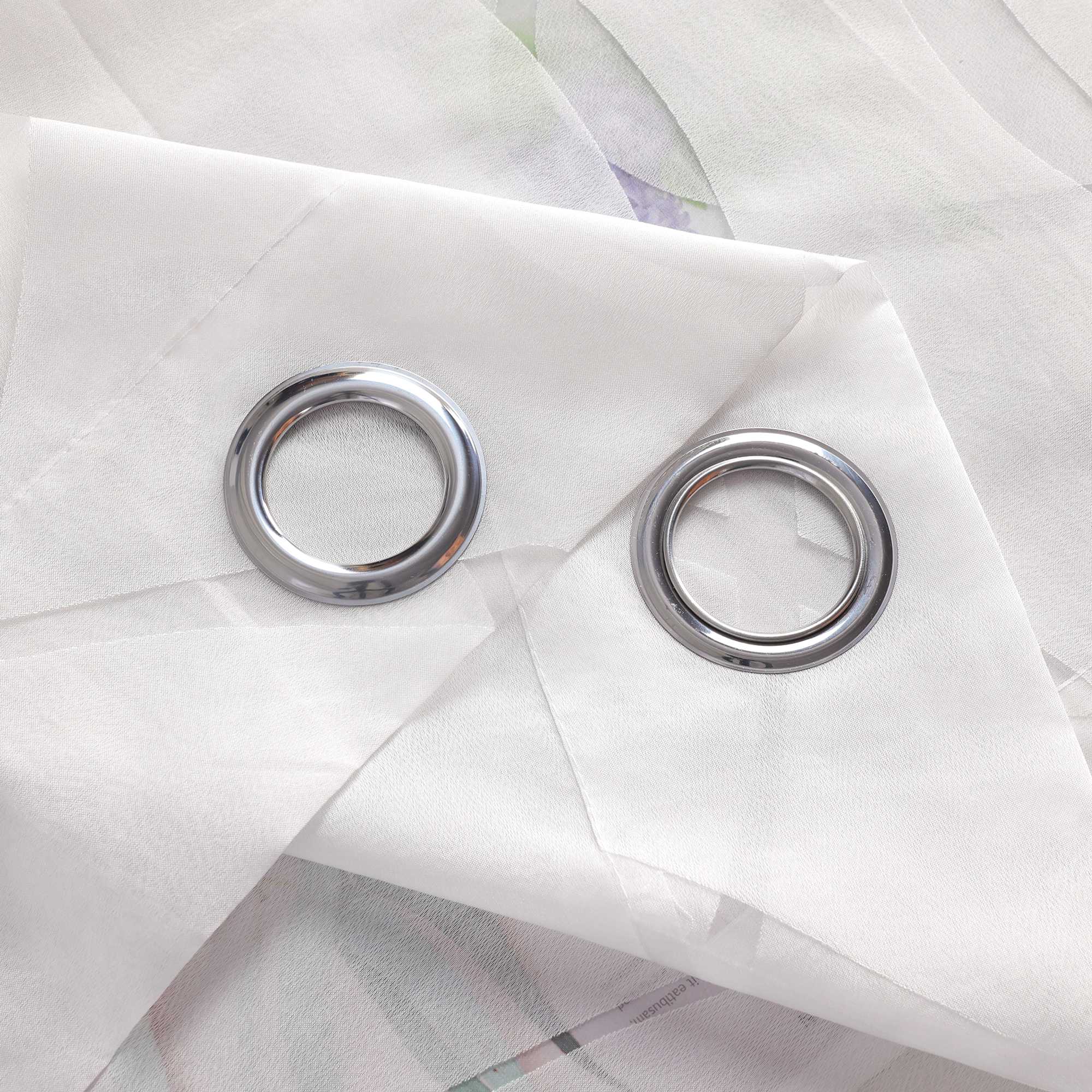 Halbtransparenter Ösenschal mit Wellenmuster 1 Stück