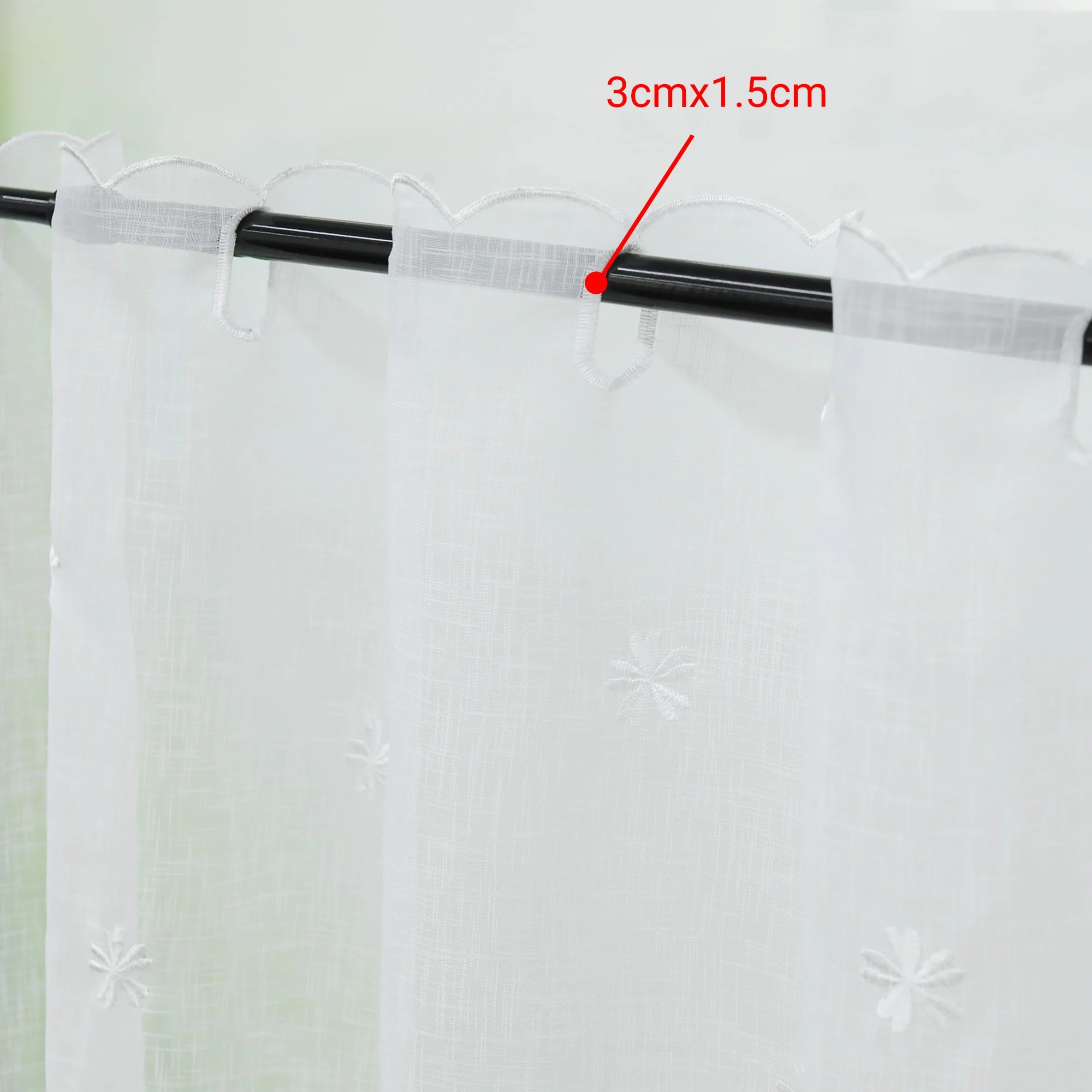 Scheibengardinen mit kleinen Blumenmuster Stickerei im Landhausstil