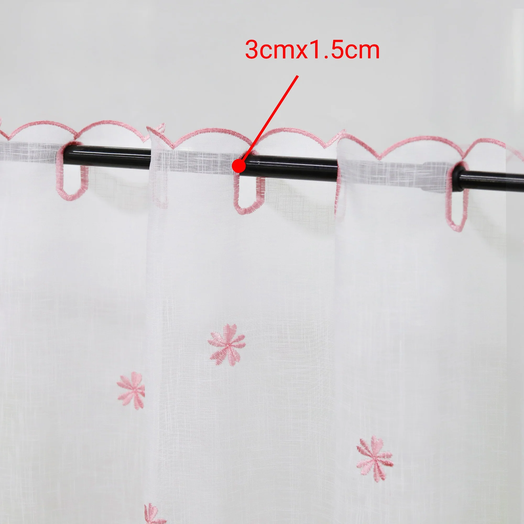 Scheibengardinen mit kleinen Blumenmuster Stickerei im Landhausstil