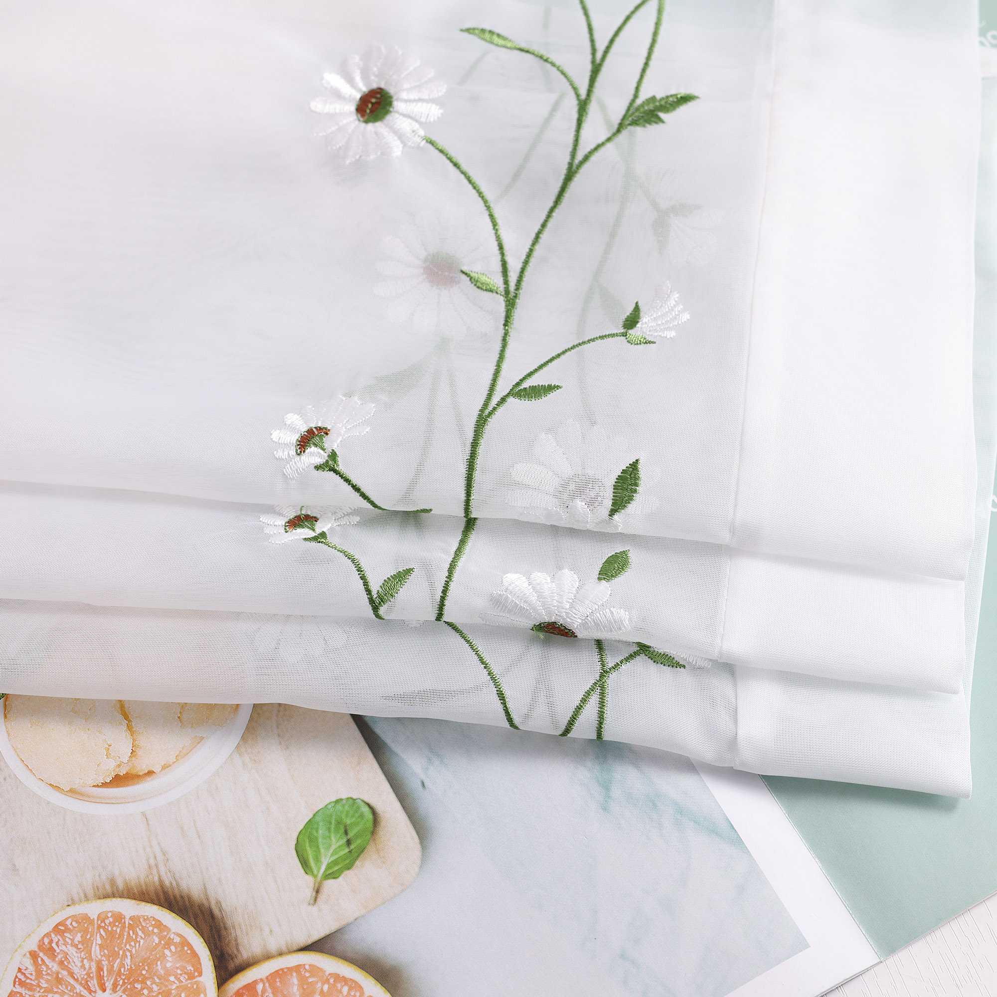 Scheibengardinen Bistrogardine Schlaufen Küche Gardinen Landhausstil Transparent Kurzstores mit kleiner Gänseblümchen-Stickerei