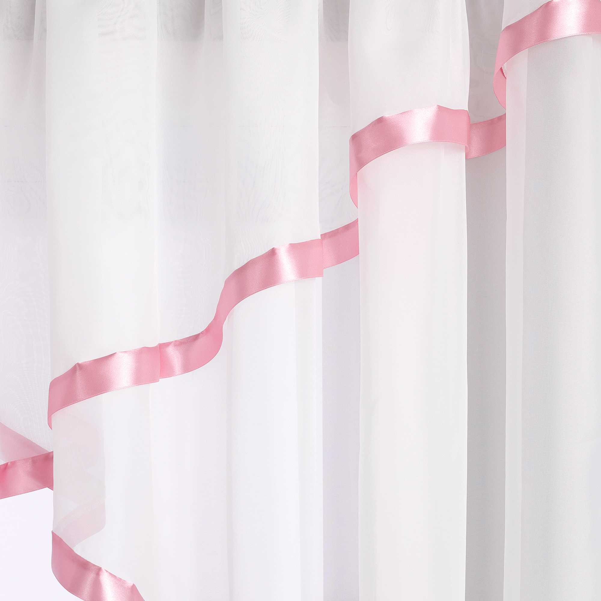 Scheibegardiene mit Wellenkante und Satinband