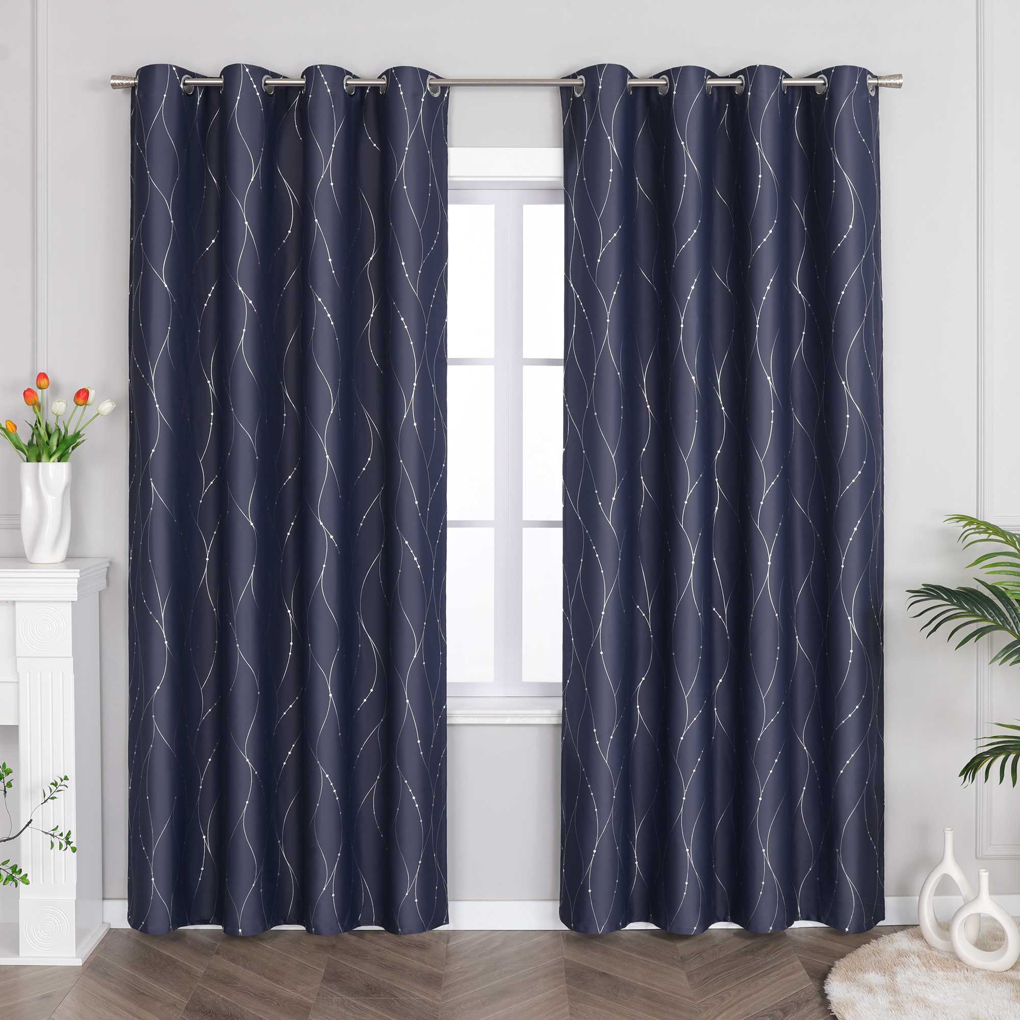 Verdunkelungsvorhang Ösenschal für Schlafzimmer mit silbernen Akzenten